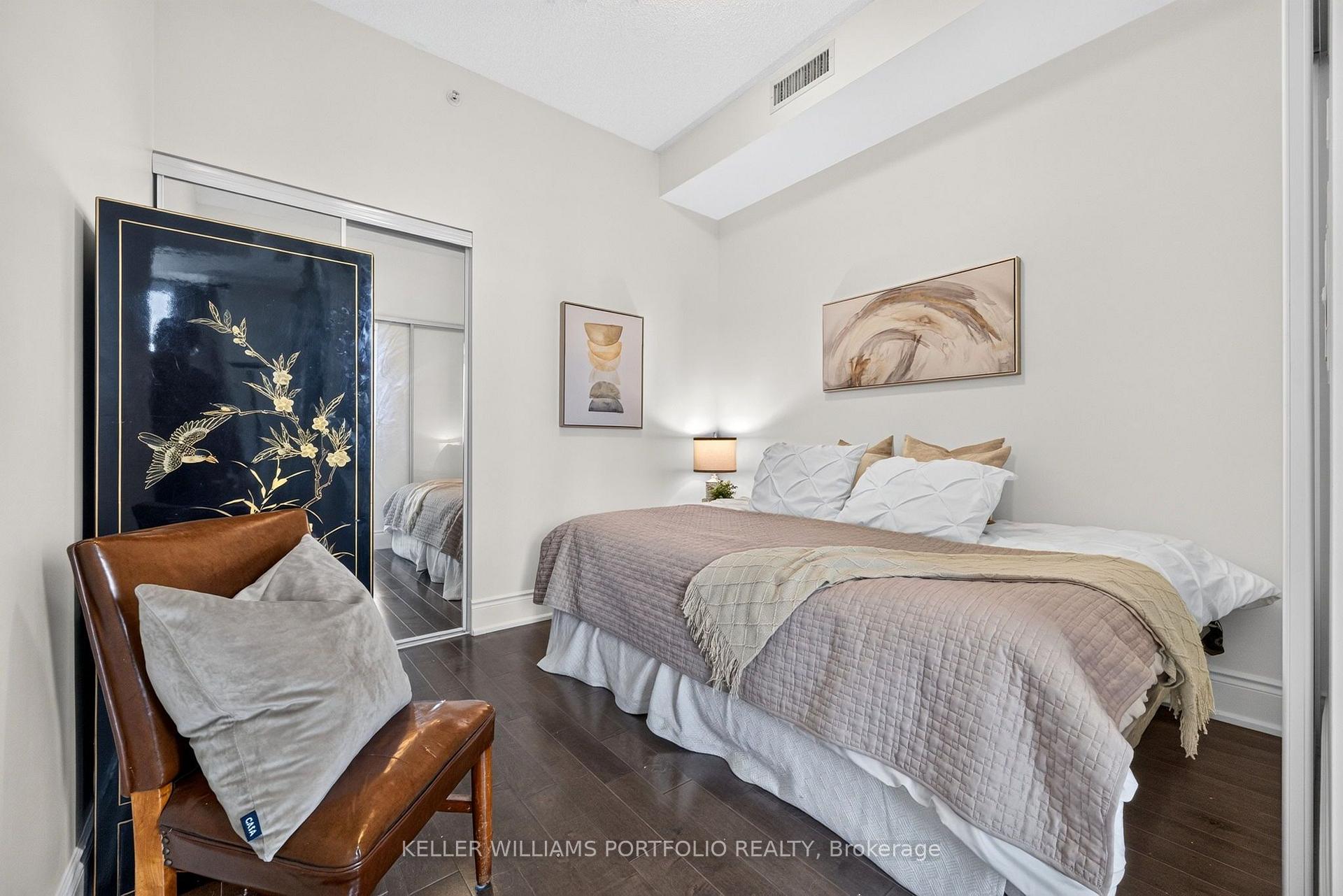 Photo 10 of Unit 802, 23 Glebe Road W, Toronto, Yonge-Eglinton — HOMEH