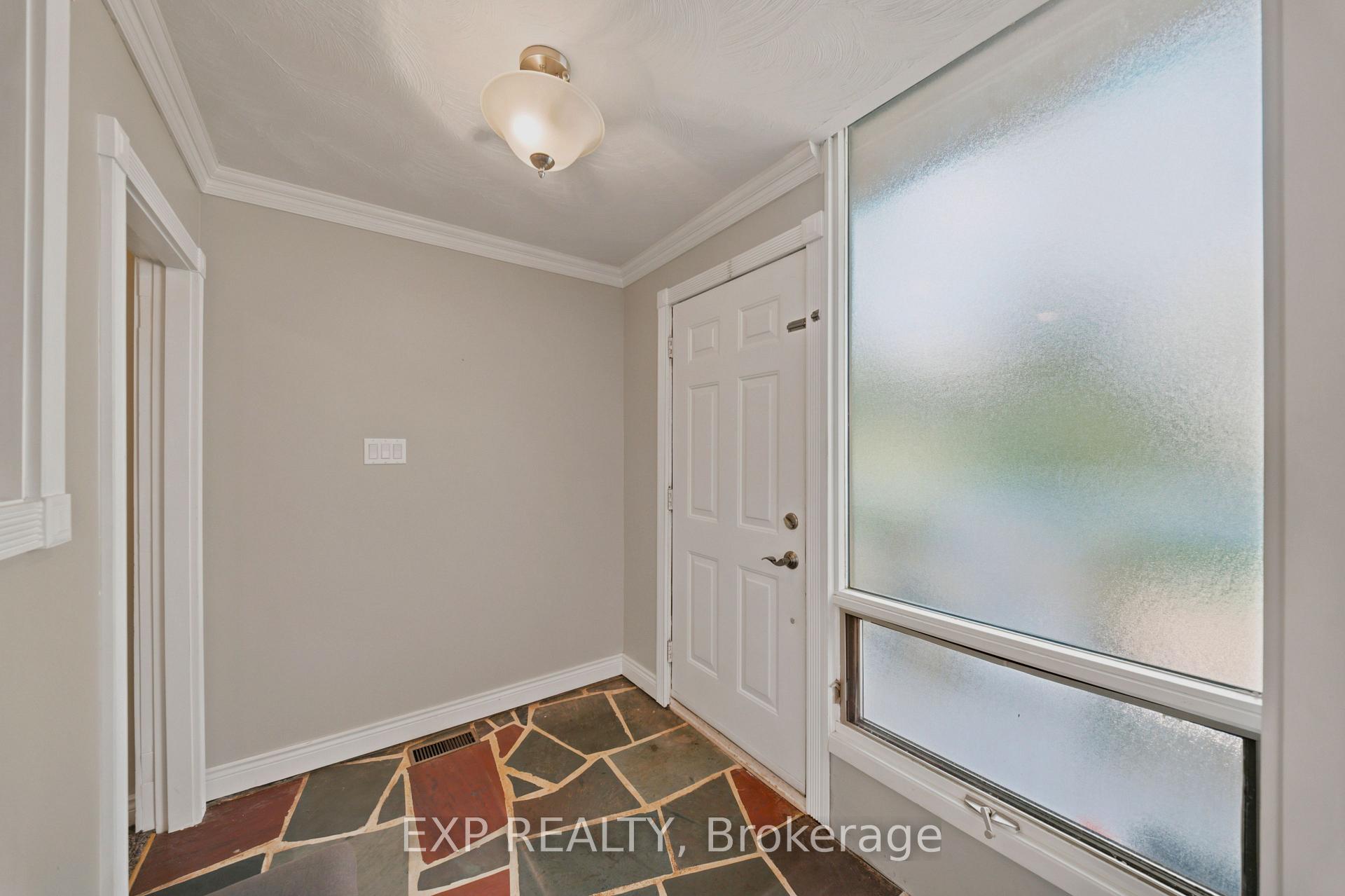 Photo 2 of 46 Avonlea Road, Ottawa, Grenfell Glen — HOMEH