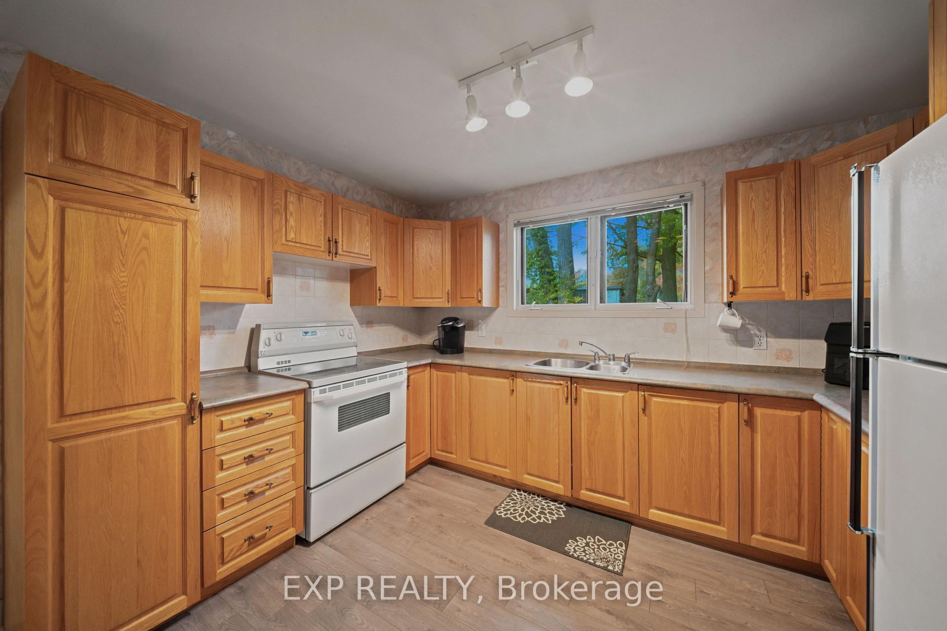 Photo 24 of 46 Avonlea Road, Ottawa, Grenfell Glen — HOMEH