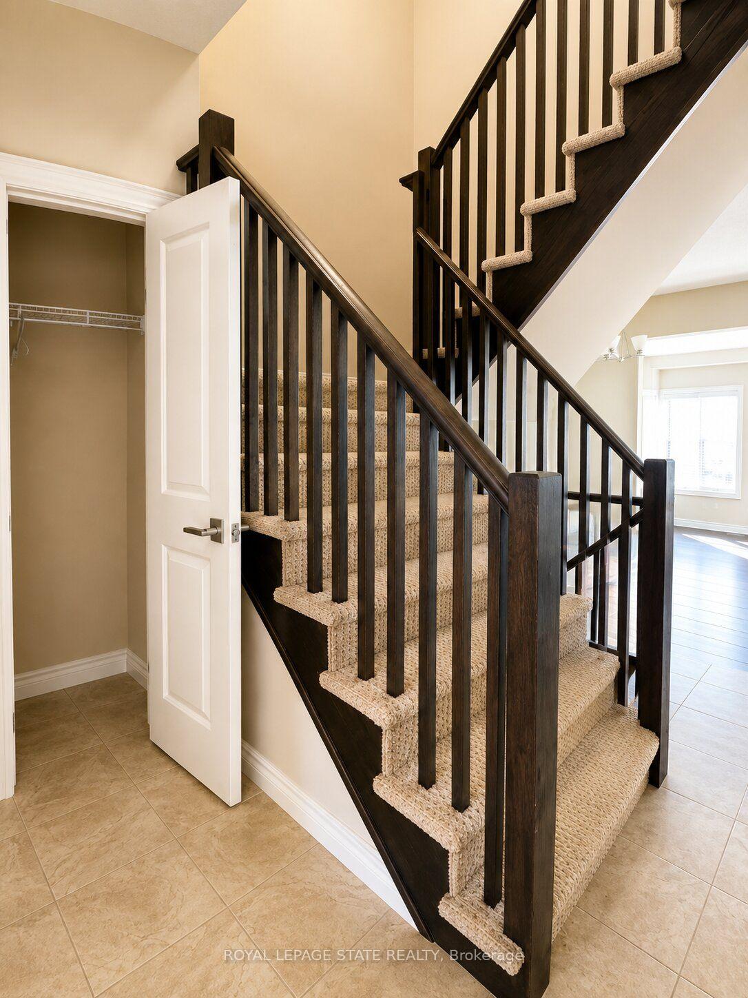 Photo 2 of 85 Sexton Crescent, Hamilton, Meadowlands — HOMEH