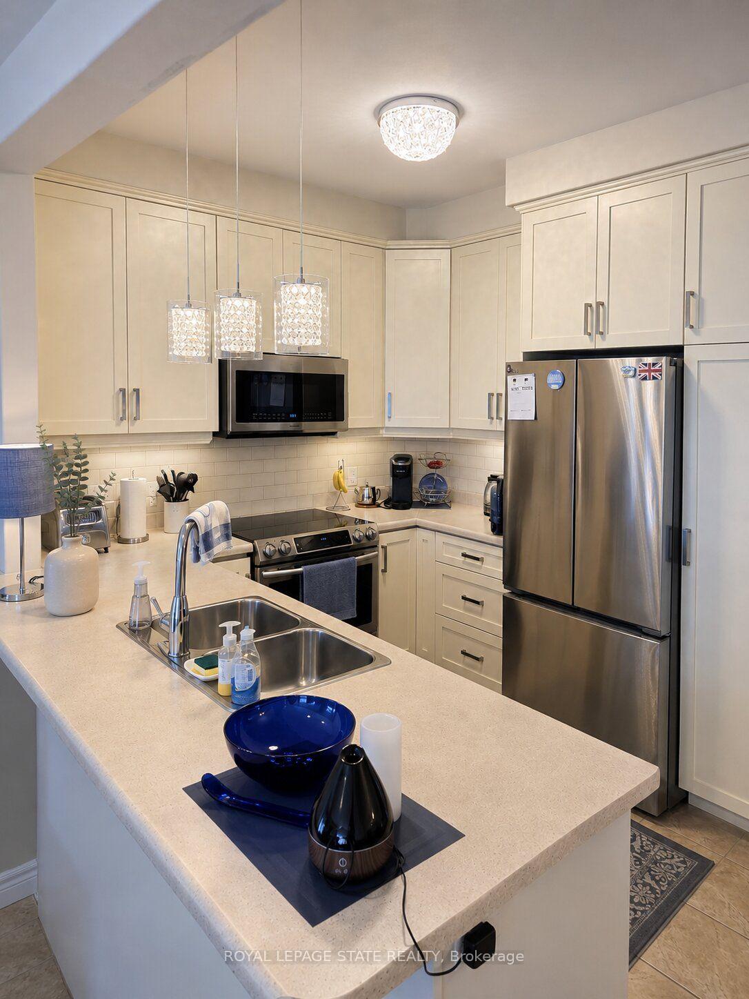 Photo 6 of 85 Sexton Crescent, Hamilton, Meadowlands — HOMEH
