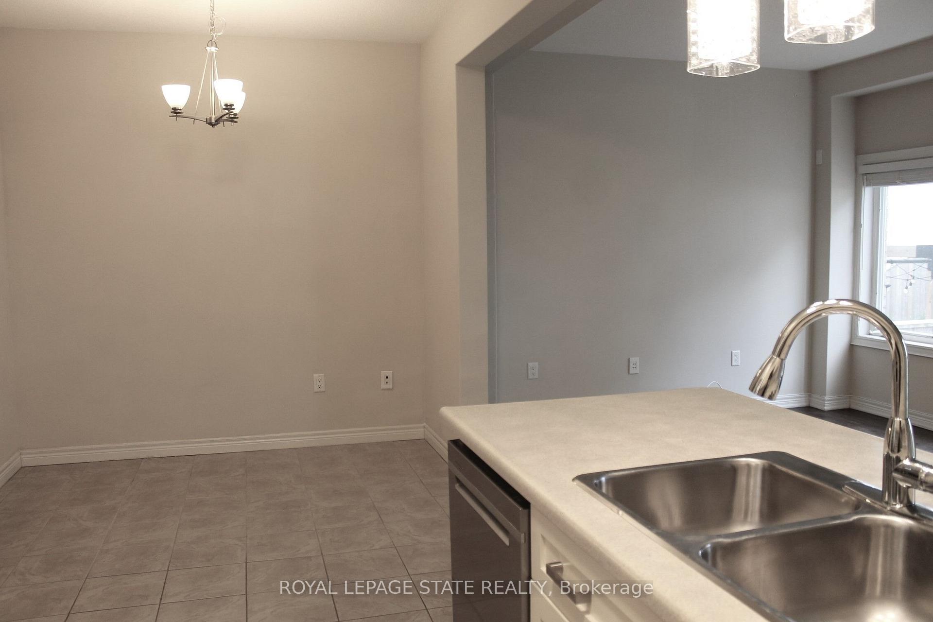 Photo 9 of 85 Sexton Crescent, Hamilton, Meadowlands — HOMEH