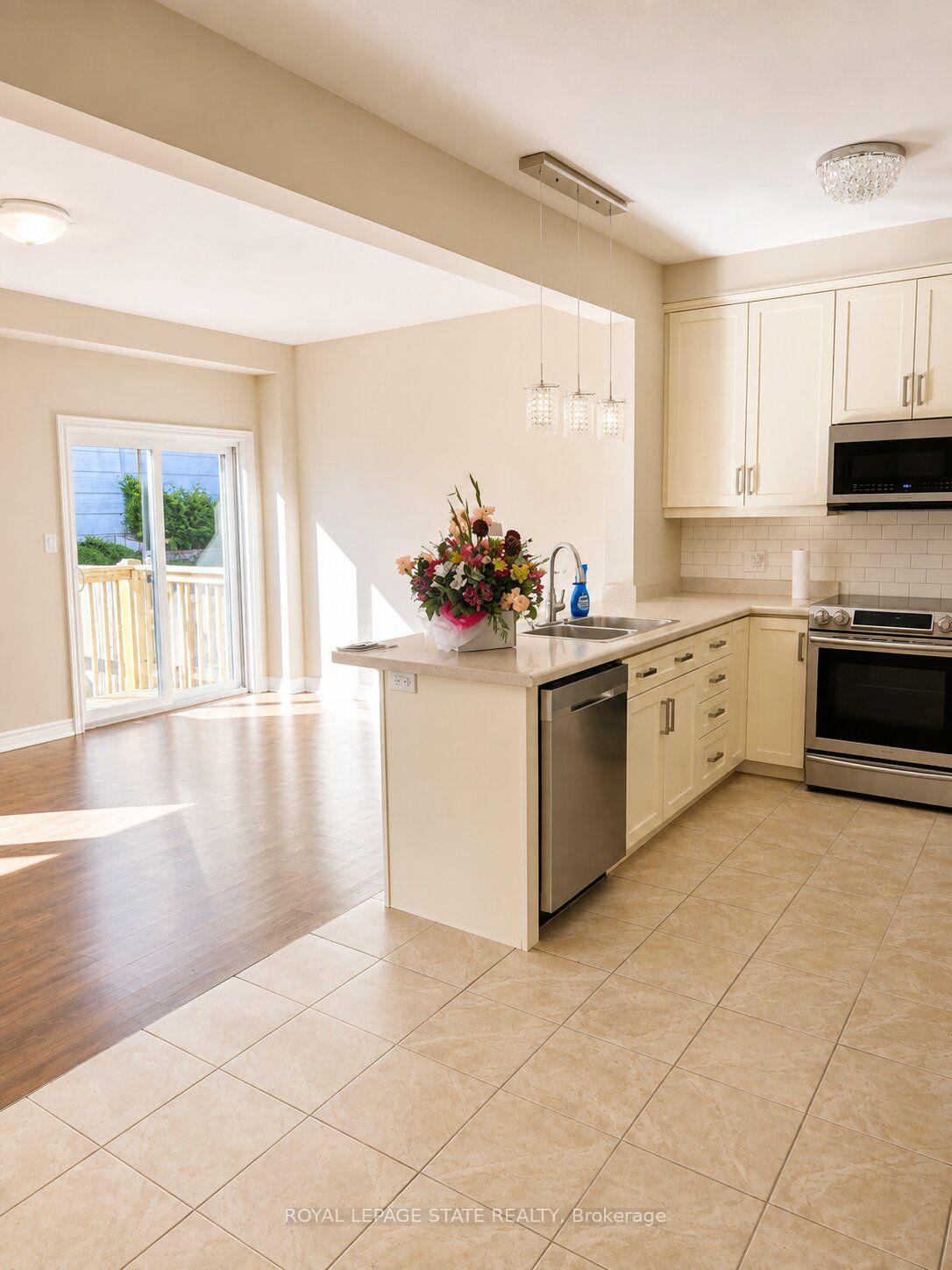 Photo 11 of 85 Sexton Crescent, Hamilton, Meadowlands — HOMEH