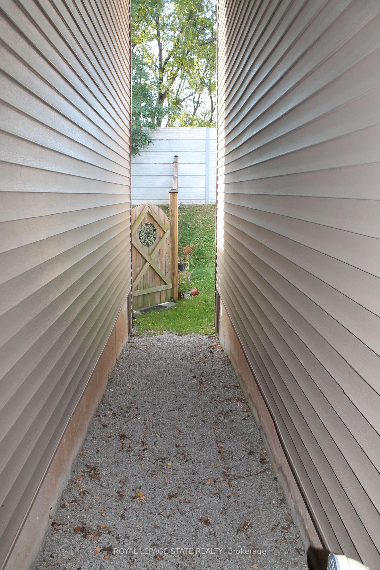 Photo 23 of 85 Sexton Crescent, Hamilton, Meadowlands — HOMEH