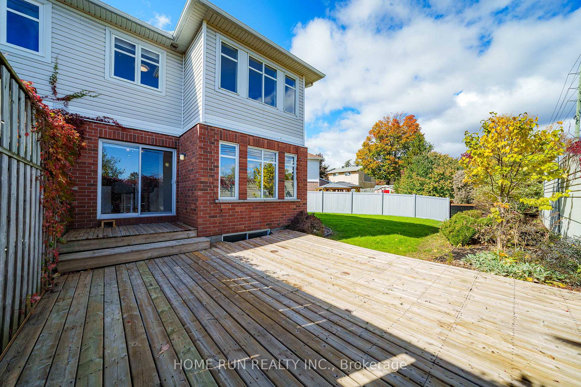 Photo 6 of 221 Royal Gala Private, Ottawa, Pineview — HOMEH