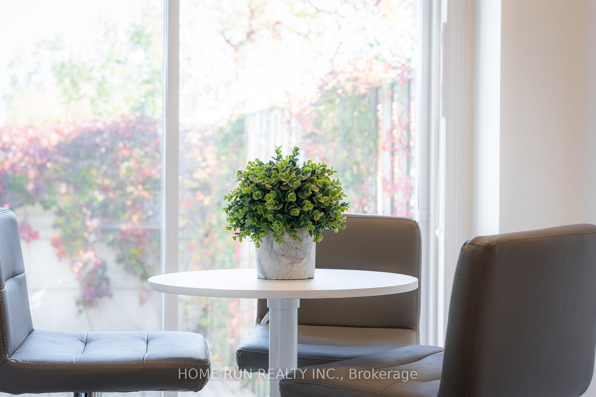 Photo 10 of 221 Royal Gala Private, Ottawa, Pineview — HOMEH