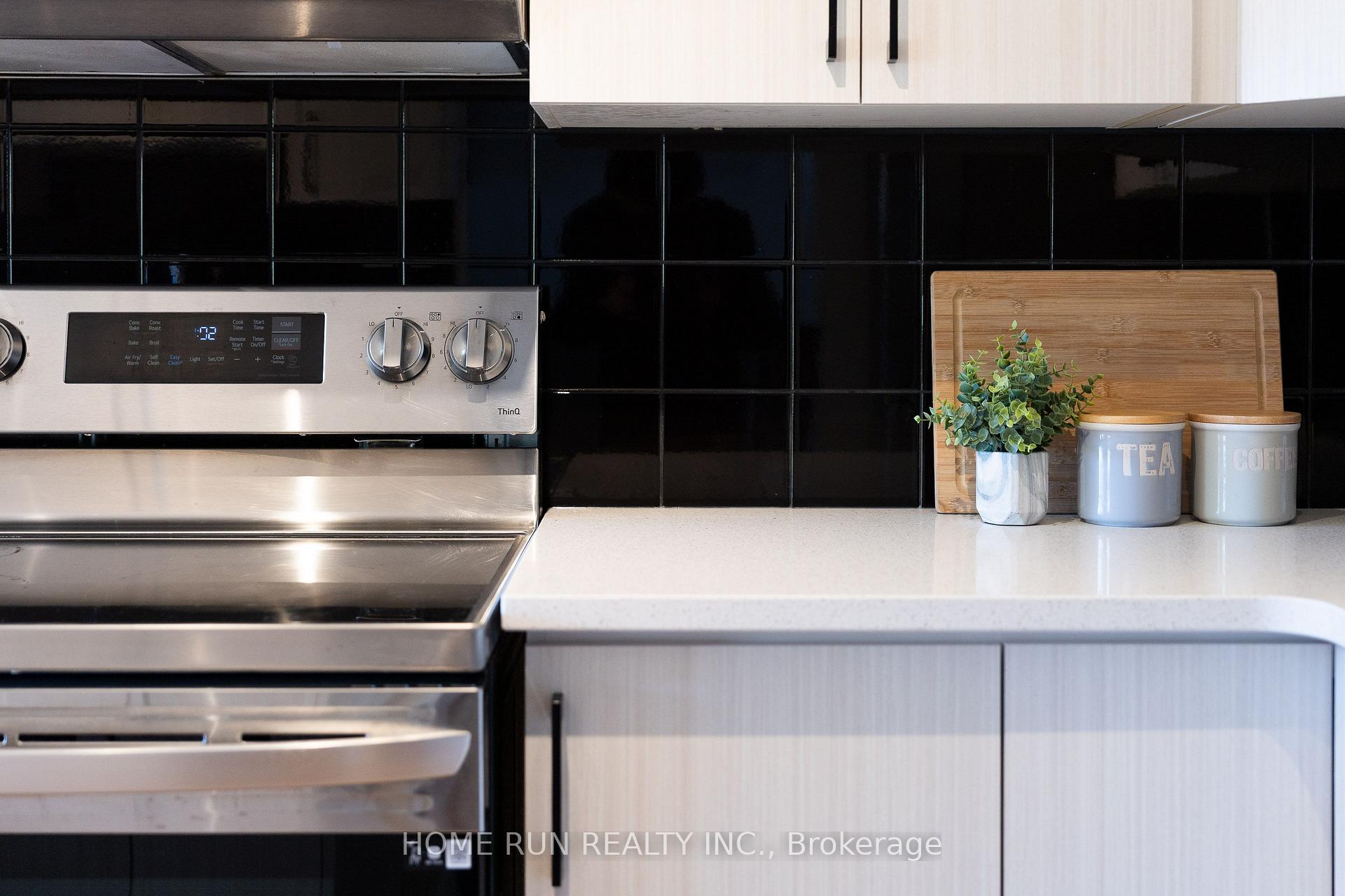 Photo 11 of 221 Royal Gala Private, Ottawa, Pineview — HOMEH