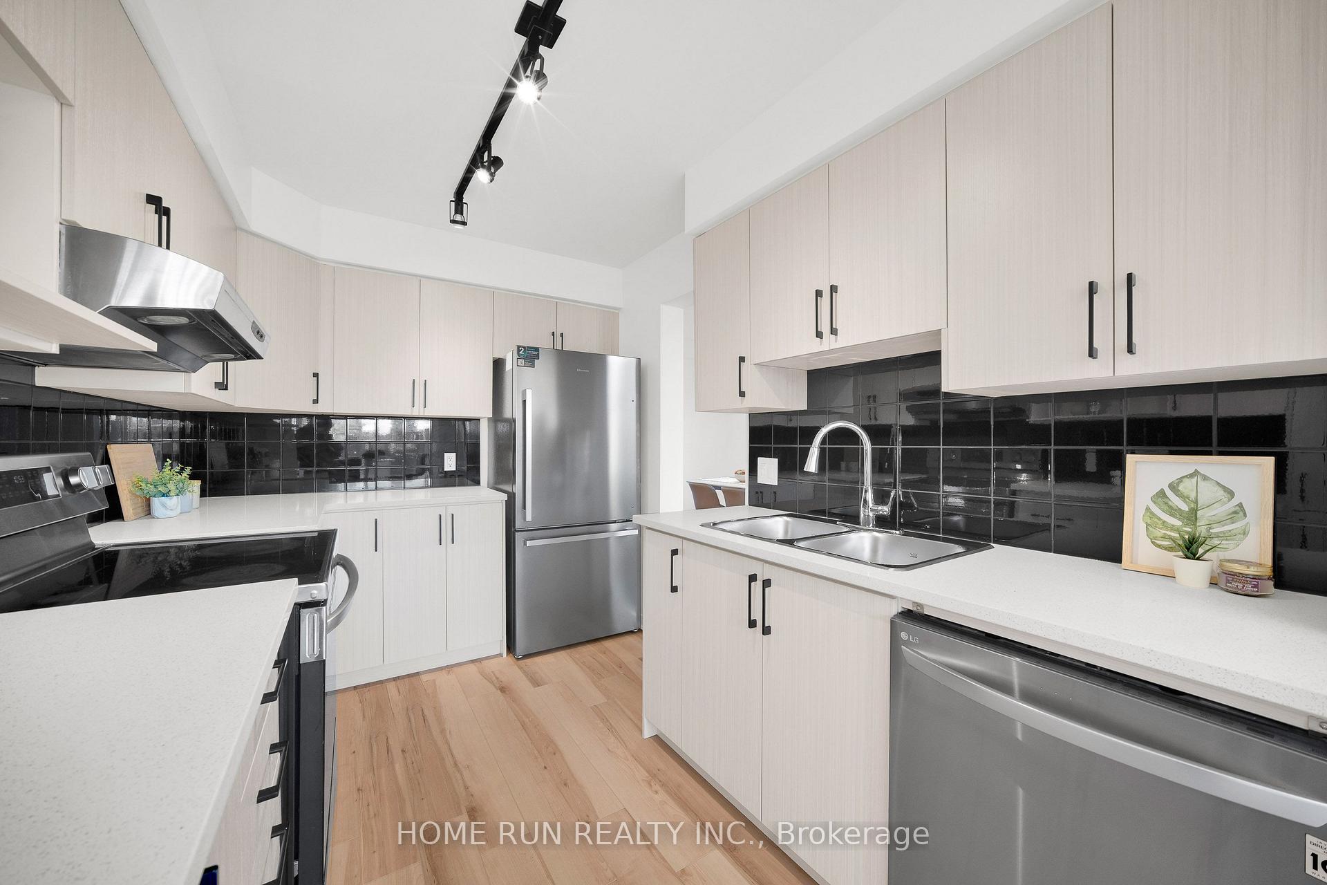 Photo 24 of 221 Royal Gala Private, Ottawa, Pineview — HOMEH