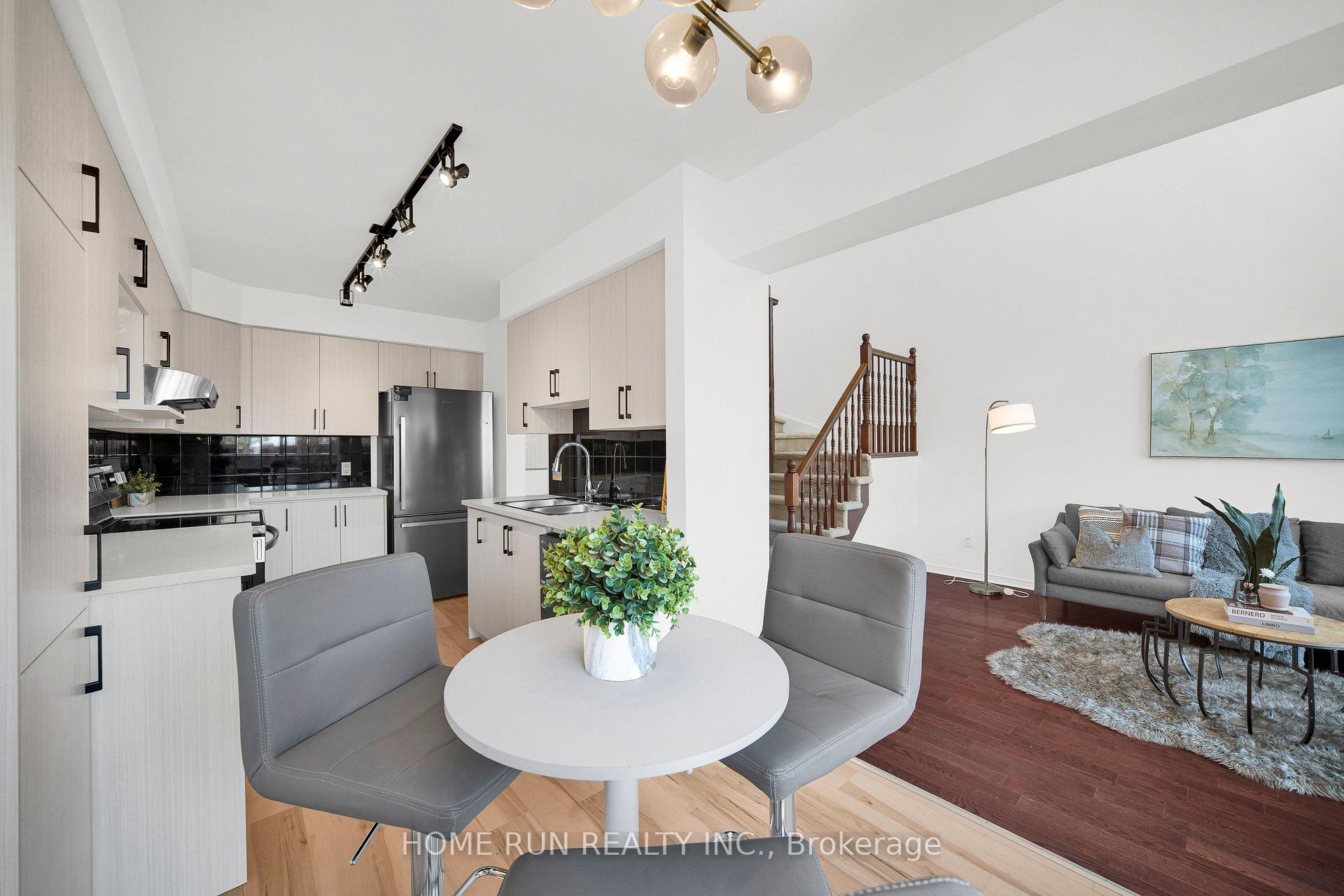 Photo 28 of 221 Royal Gala Private, Ottawa, Pineview — HOMEH
