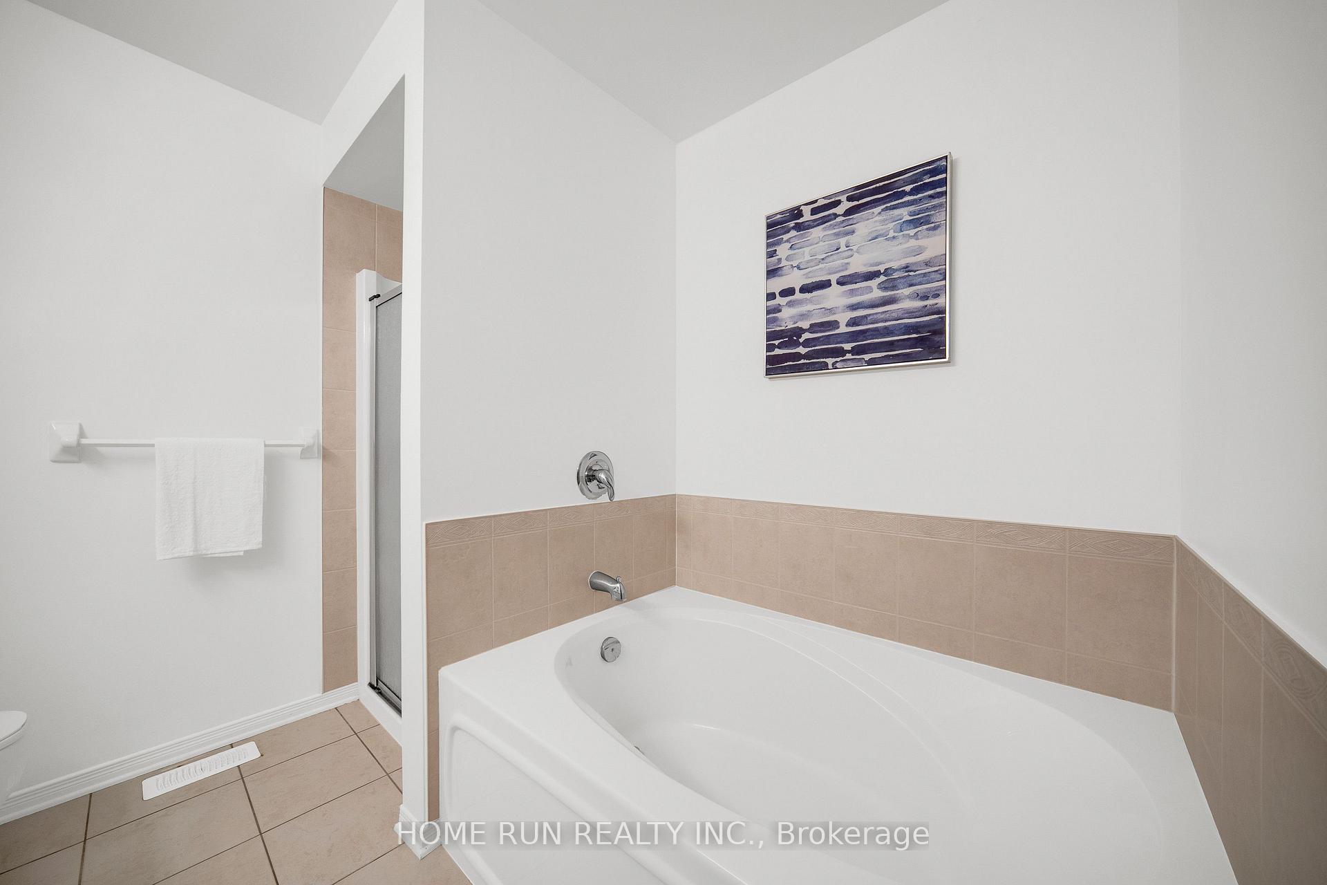 Photo 32 of 221 Royal Gala Private, Ottawa, Pineview — HOMEH