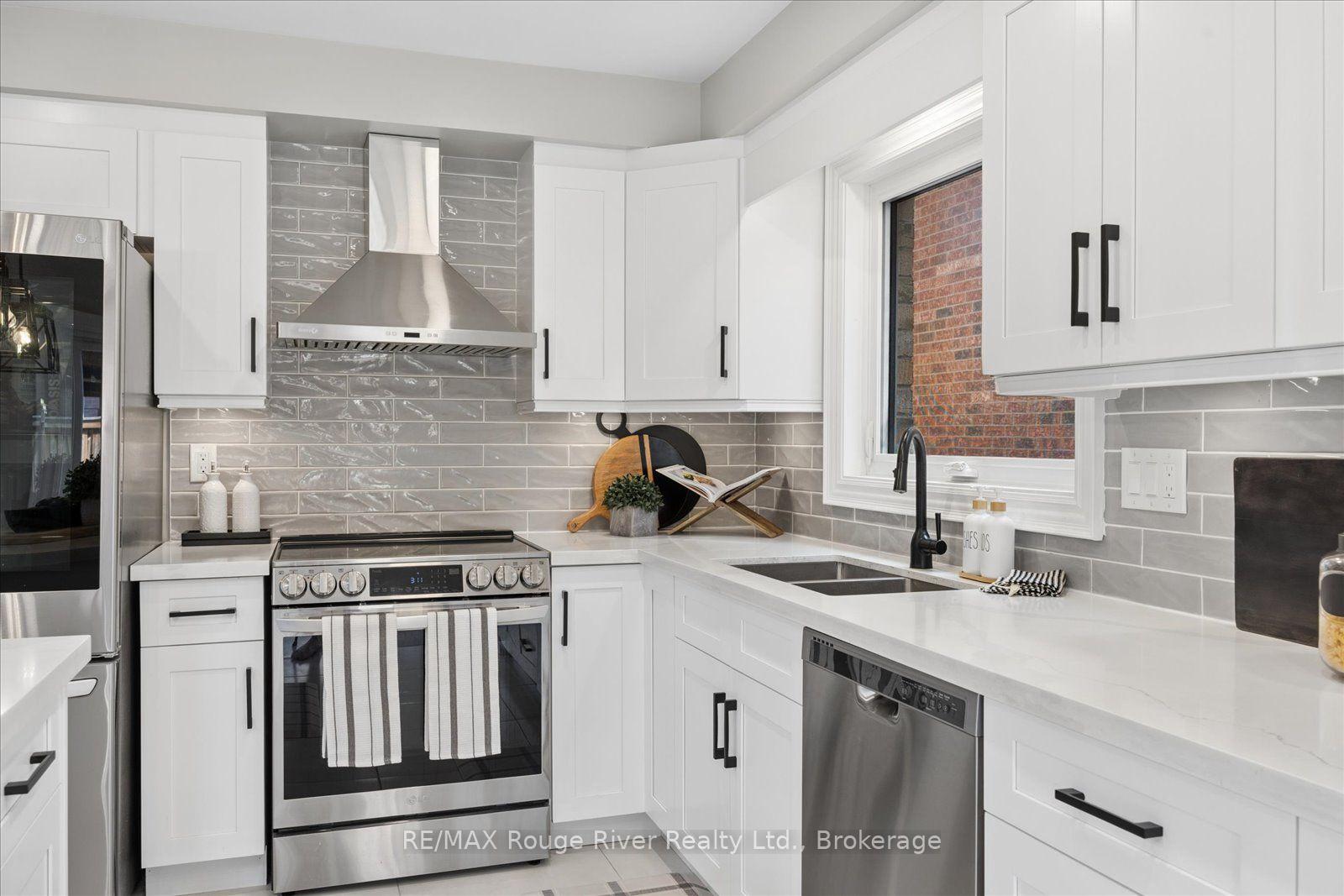Photo 17 of 10 Windbreak Crescent, Whitby, Williamsburg — HOMEH