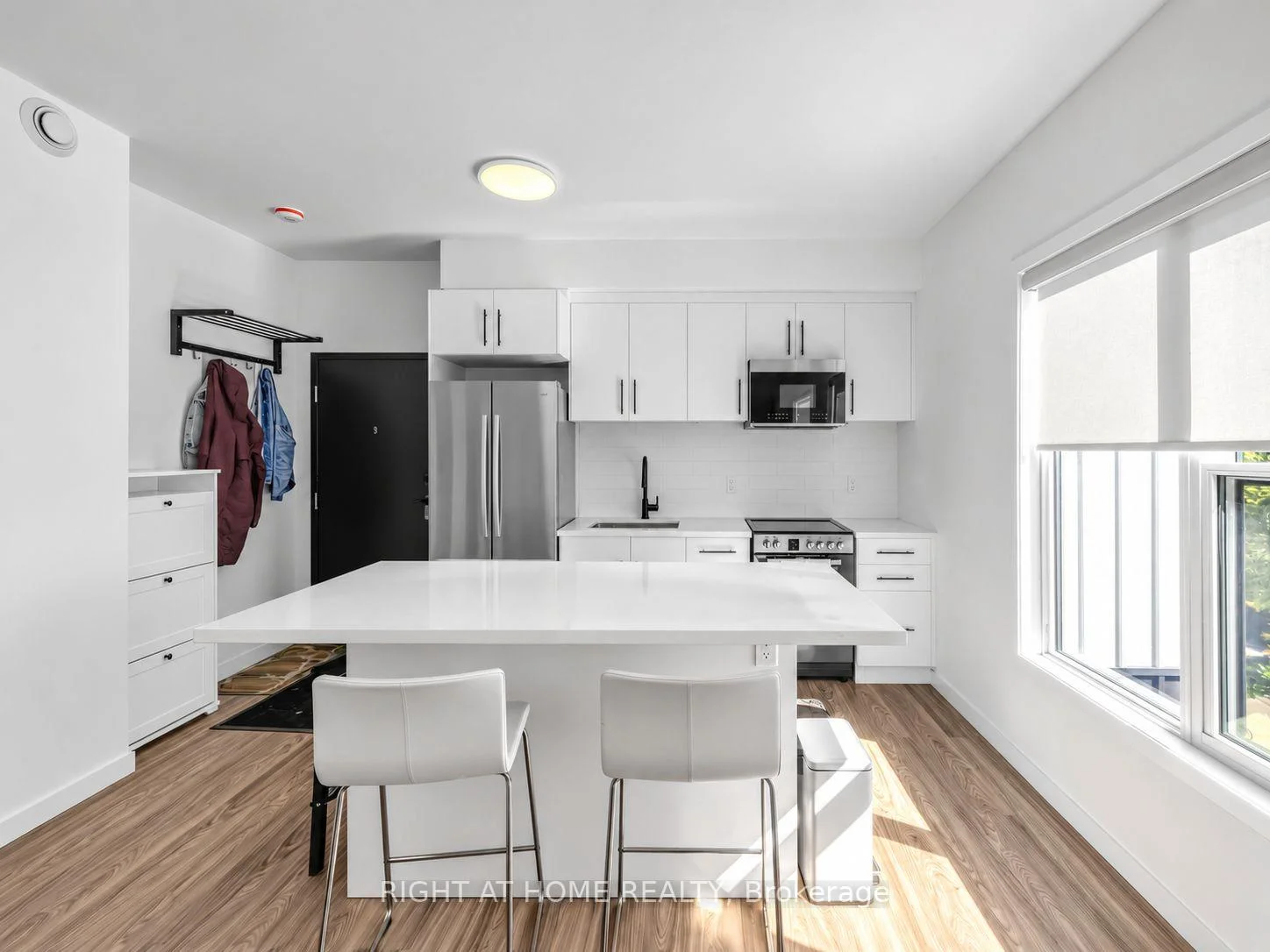 Photo of Unit 9, 148 Glenlake Avenue