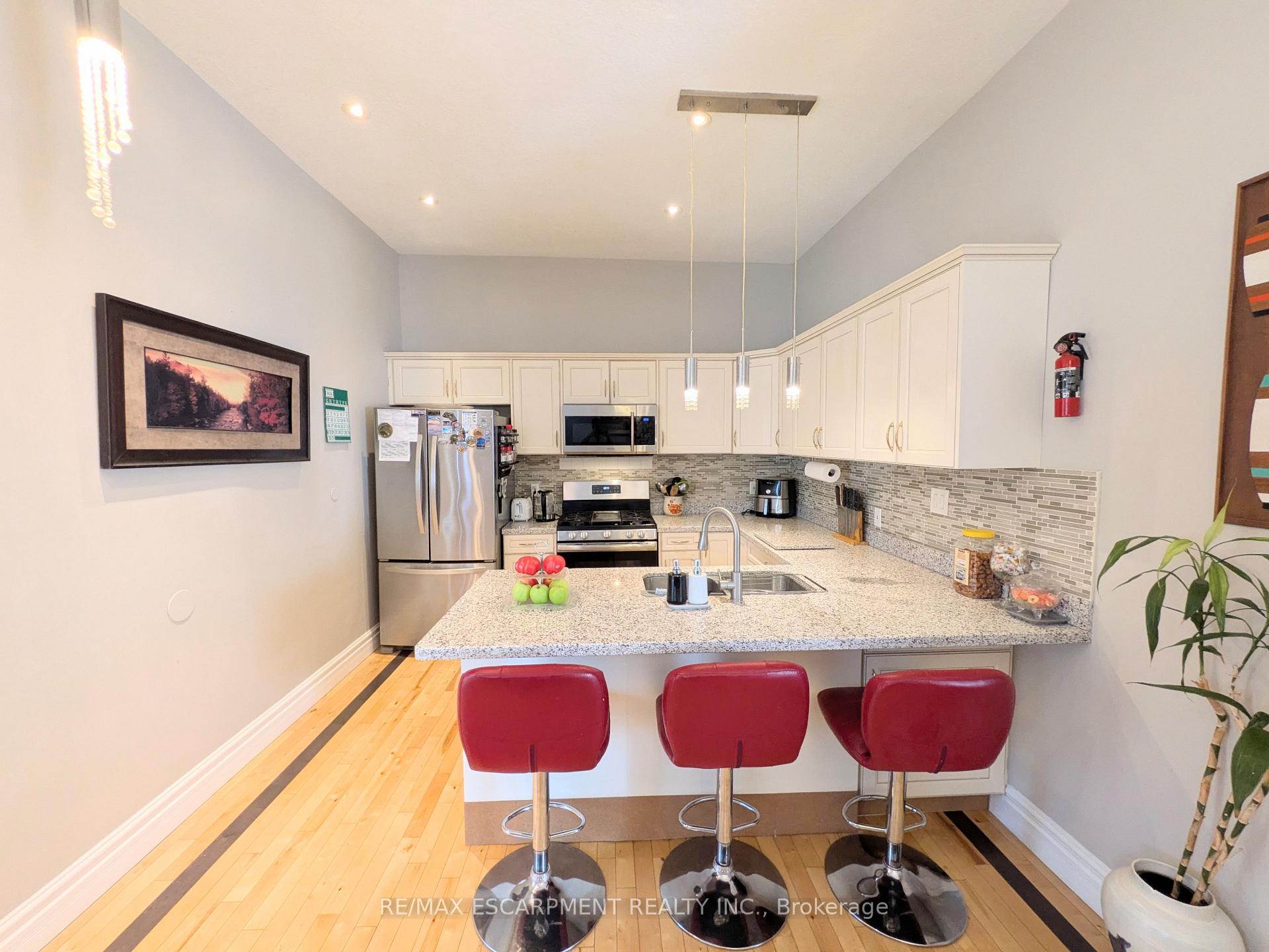 Photo 8 of 7 Campbell Avenue, Hamilton, Crown Point — HOMEH