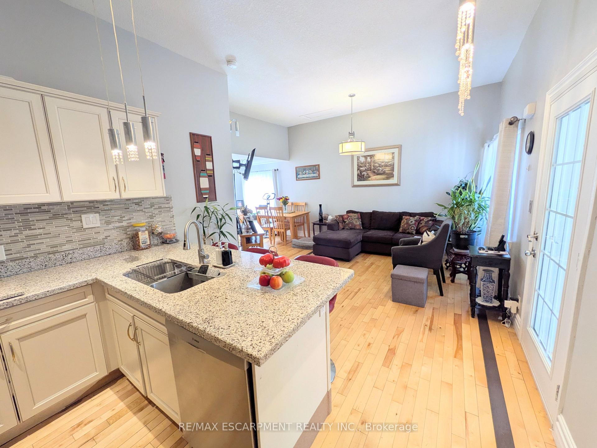 Photo 9 of 7 Campbell Avenue, Hamilton, Crown Point — HOMEH
