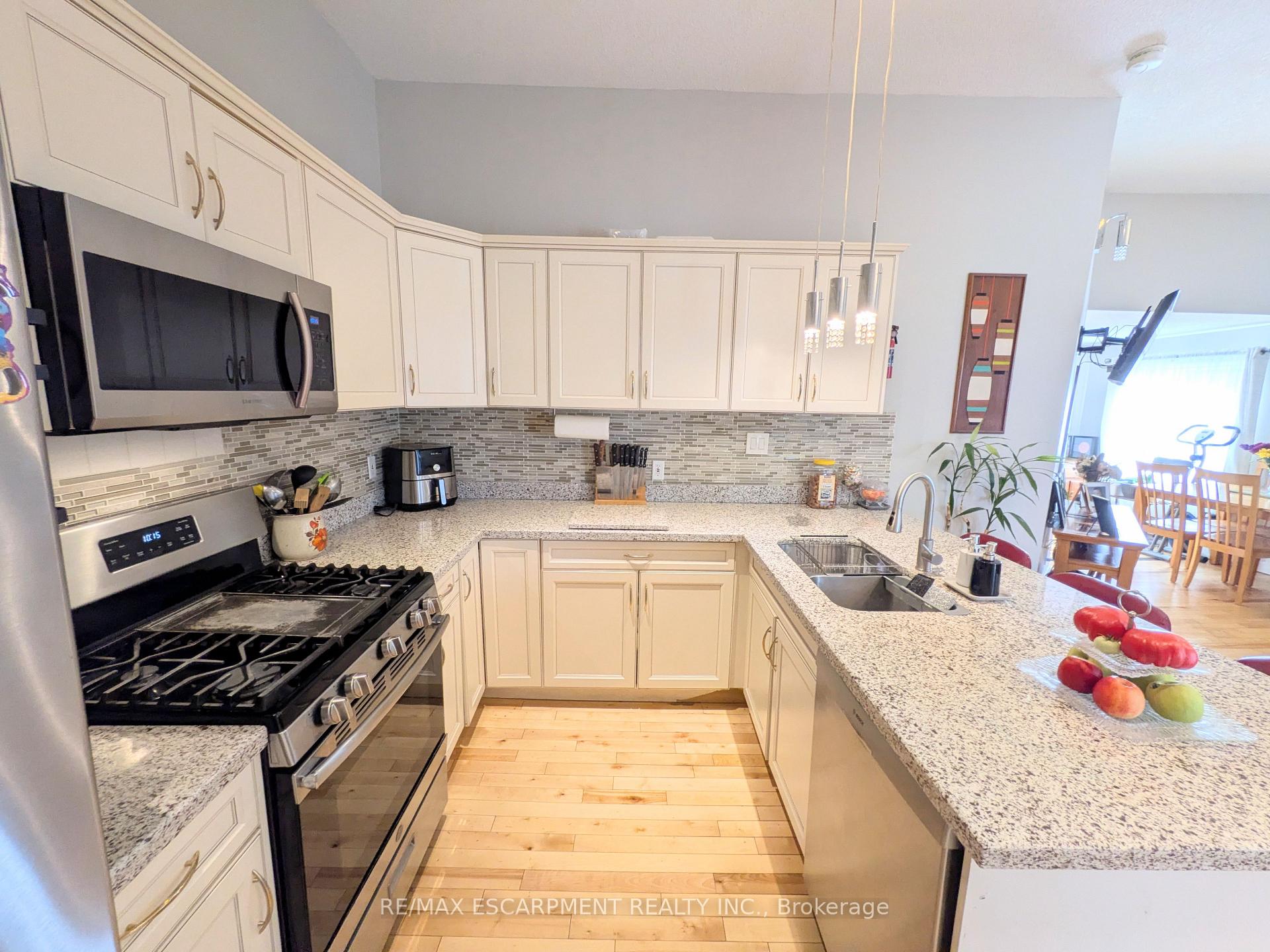 Photo 11 of 7 Campbell Avenue, Hamilton, Crown Point — HOMEH