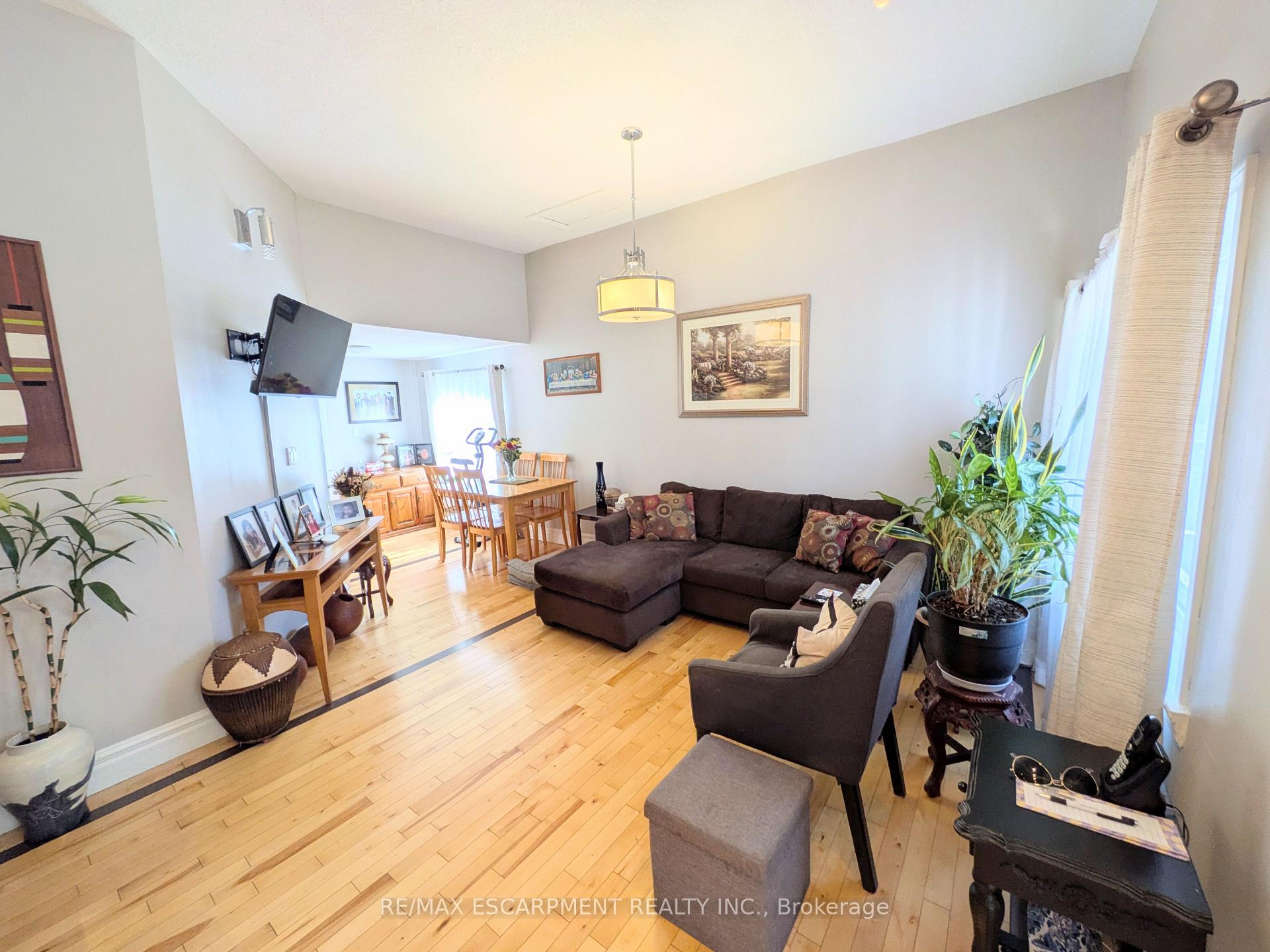Photo 12 of 7 Campbell Avenue, Hamilton, Crown Point — HOMEH