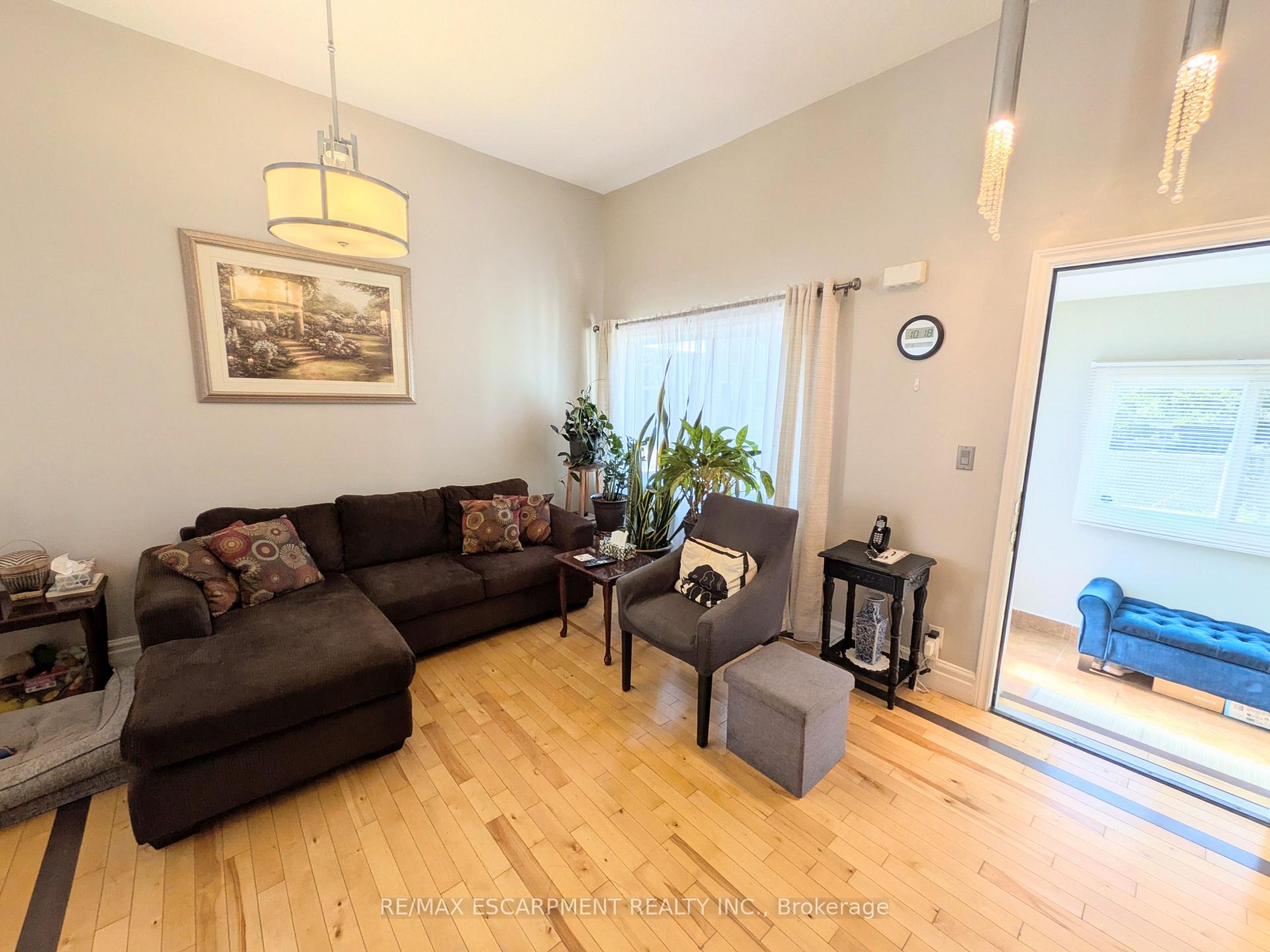 Photo 13 of 7 Campbell Avenue, Hamilton, Crown Point — HOMEH