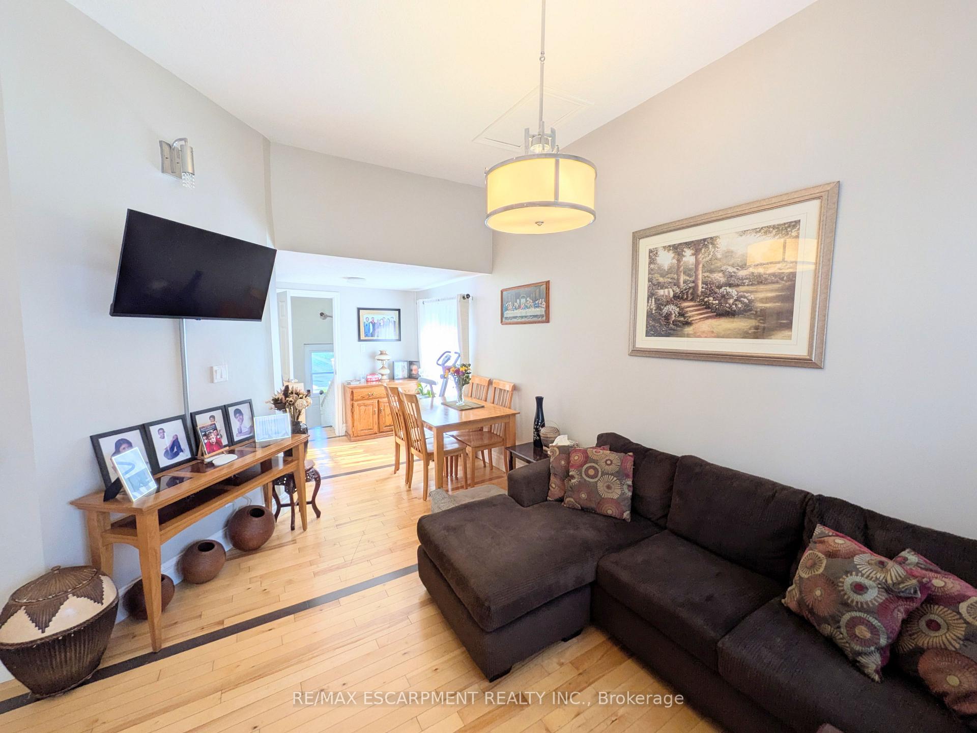 Photo 14 of 7 Campbell Avenue, Hamilton, Crown Point — HOMEH