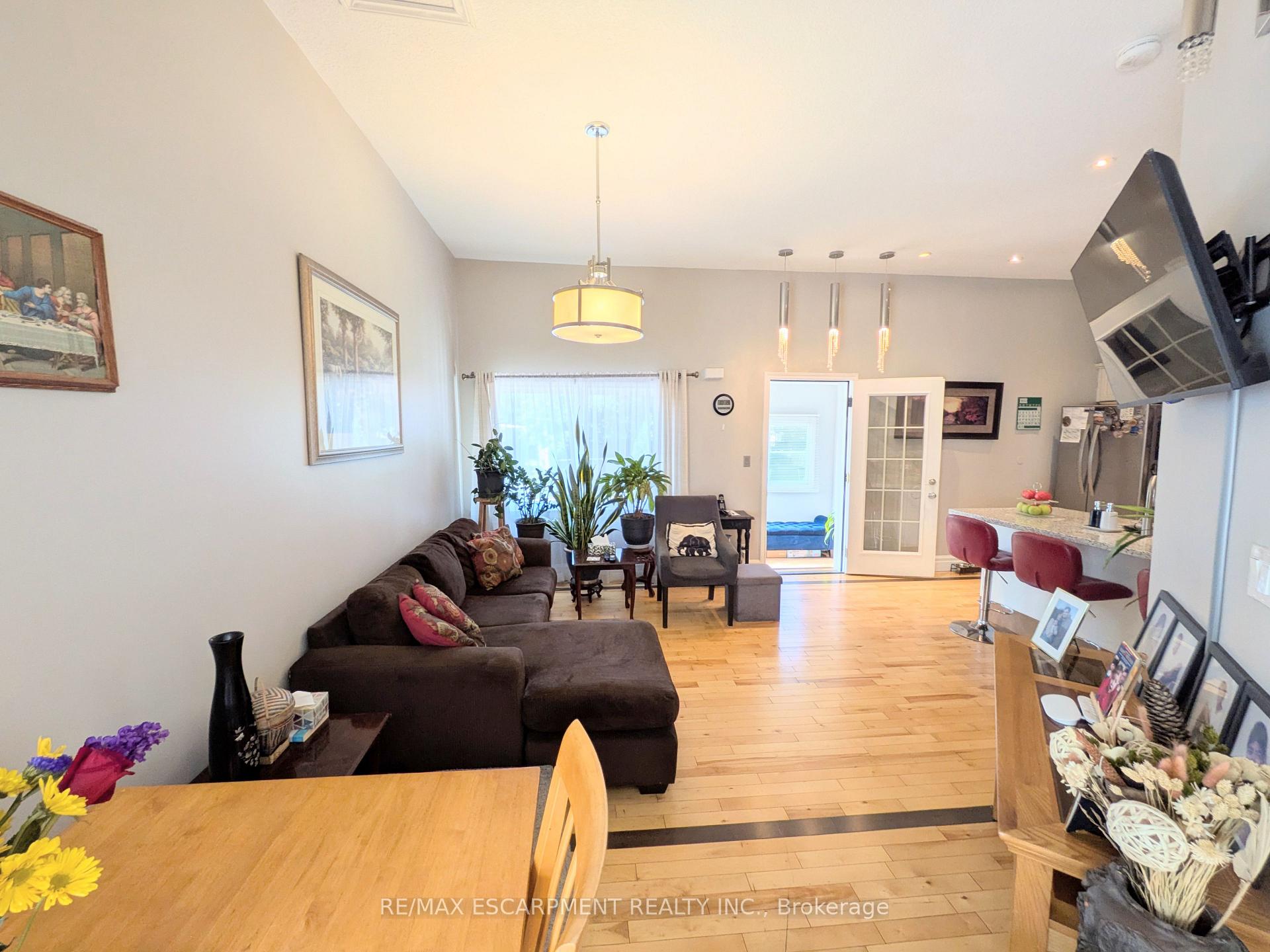 Photo 15 of 7 Campbell Avenue, Hamilton, Crown Point — HOMEH