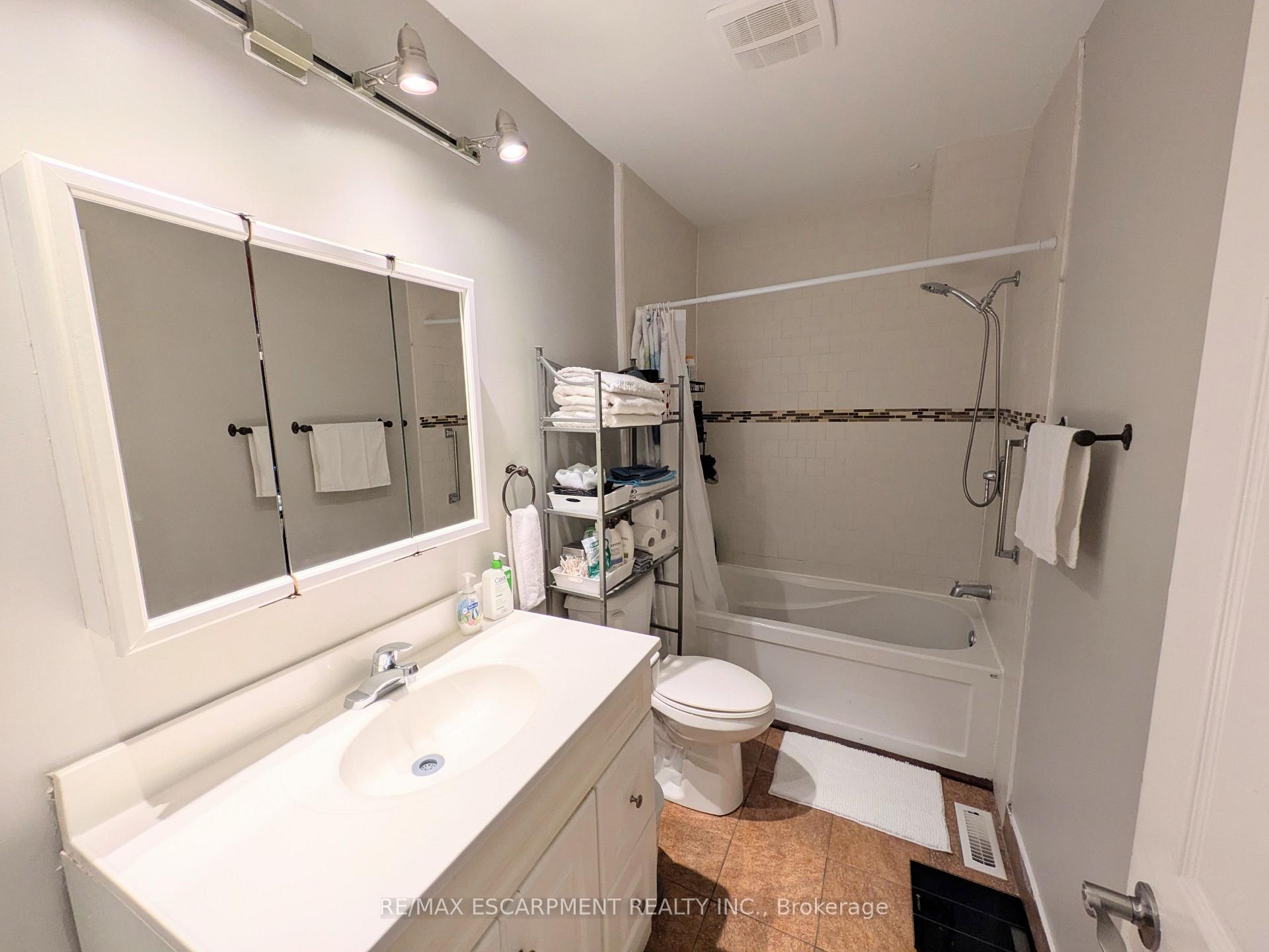 Photo 18 of 7 Campbell Avenue, Hamilton, Crown Point — HOMEH