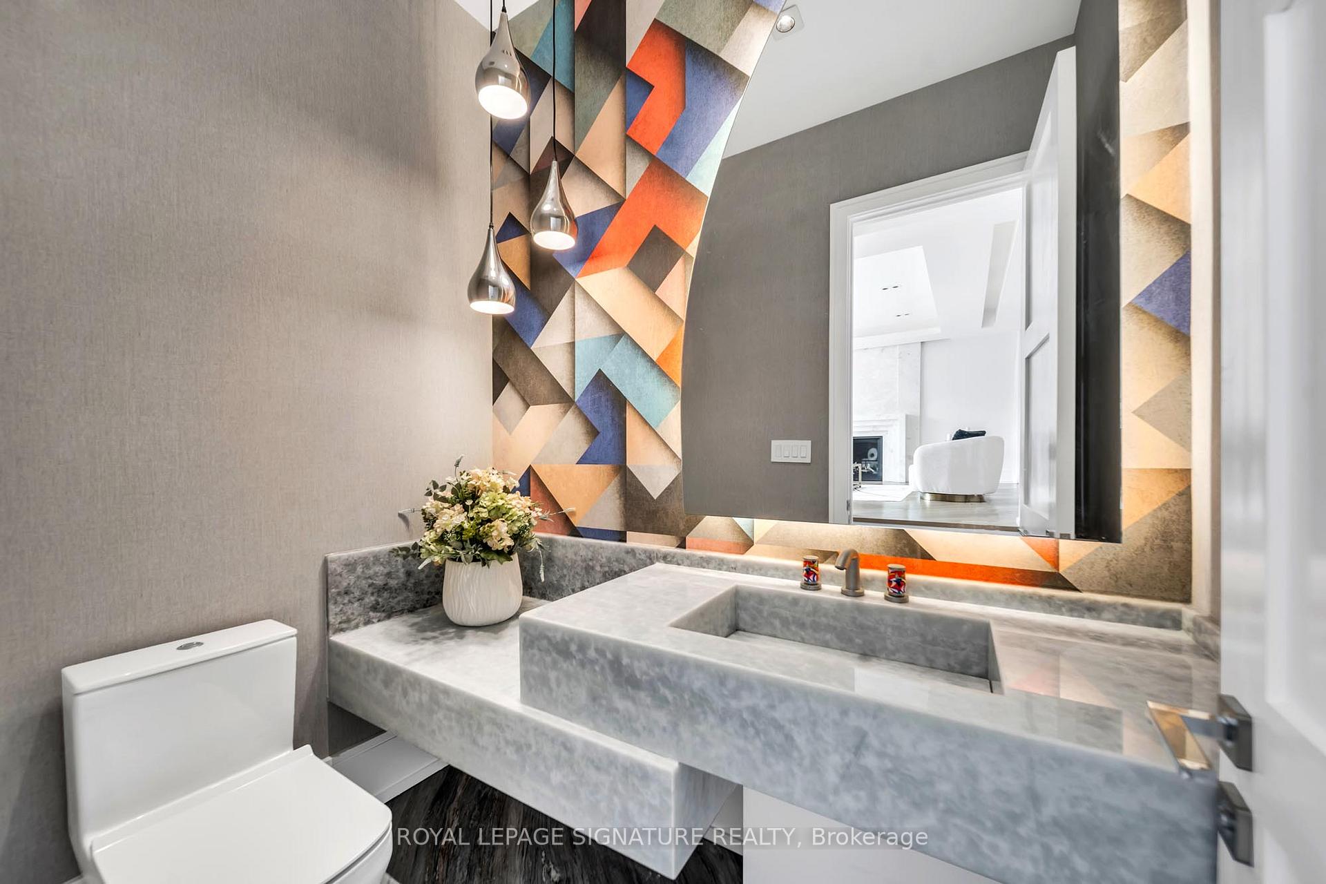 Photo 13 of 658 Bedford Pk Avenue, Toronto, Bedford Park-Nortown — HOMEH