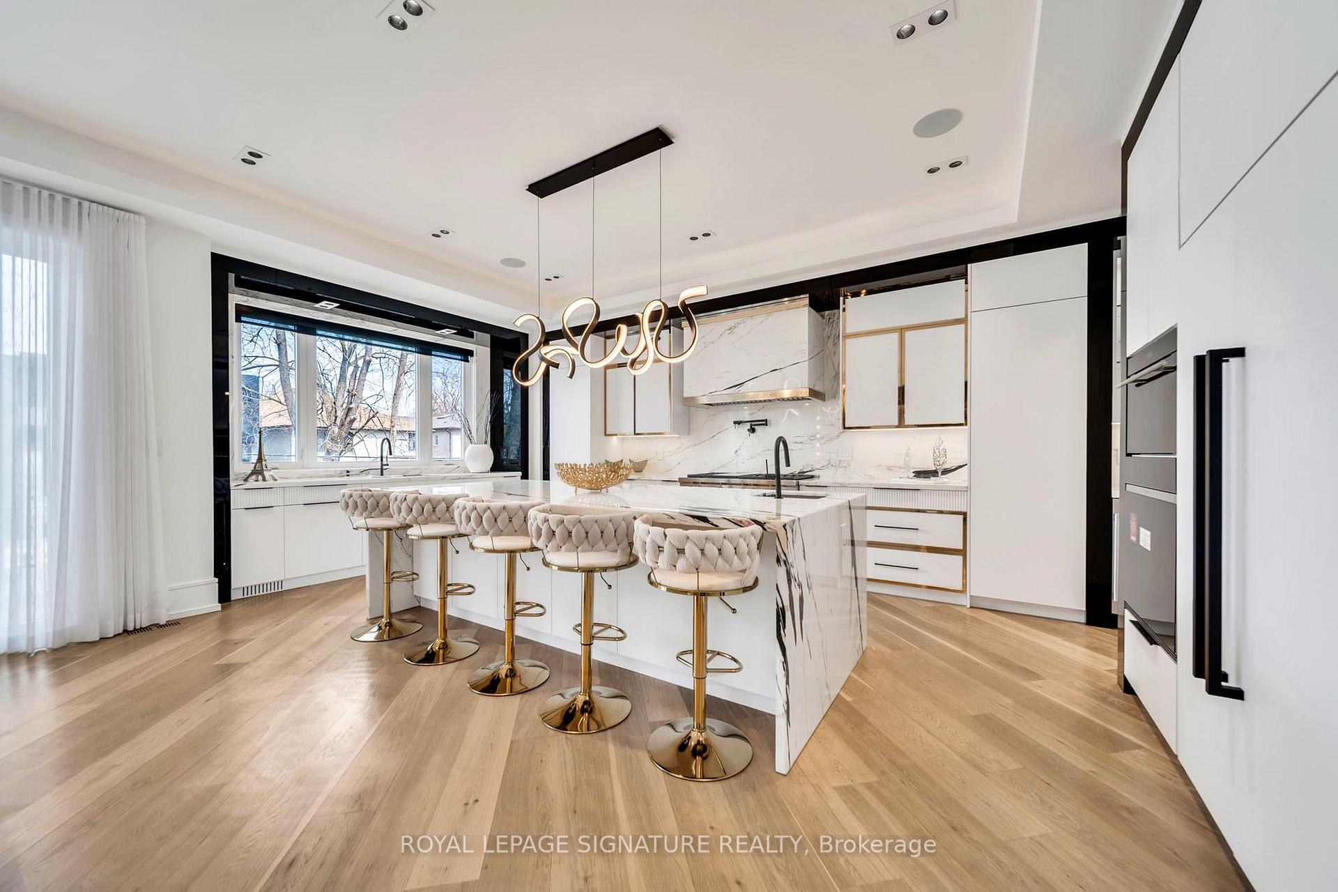 Photo 16 of 658 Bedford Pk Avenue, Toronto, Bedford Park-Nortown — HOMEH