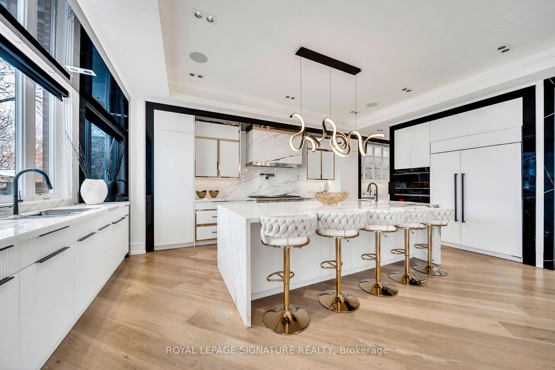 Photo 17 of 658 Bedford Pk Avenue, Toronto, Bedford Park-Nortown — HOMEH