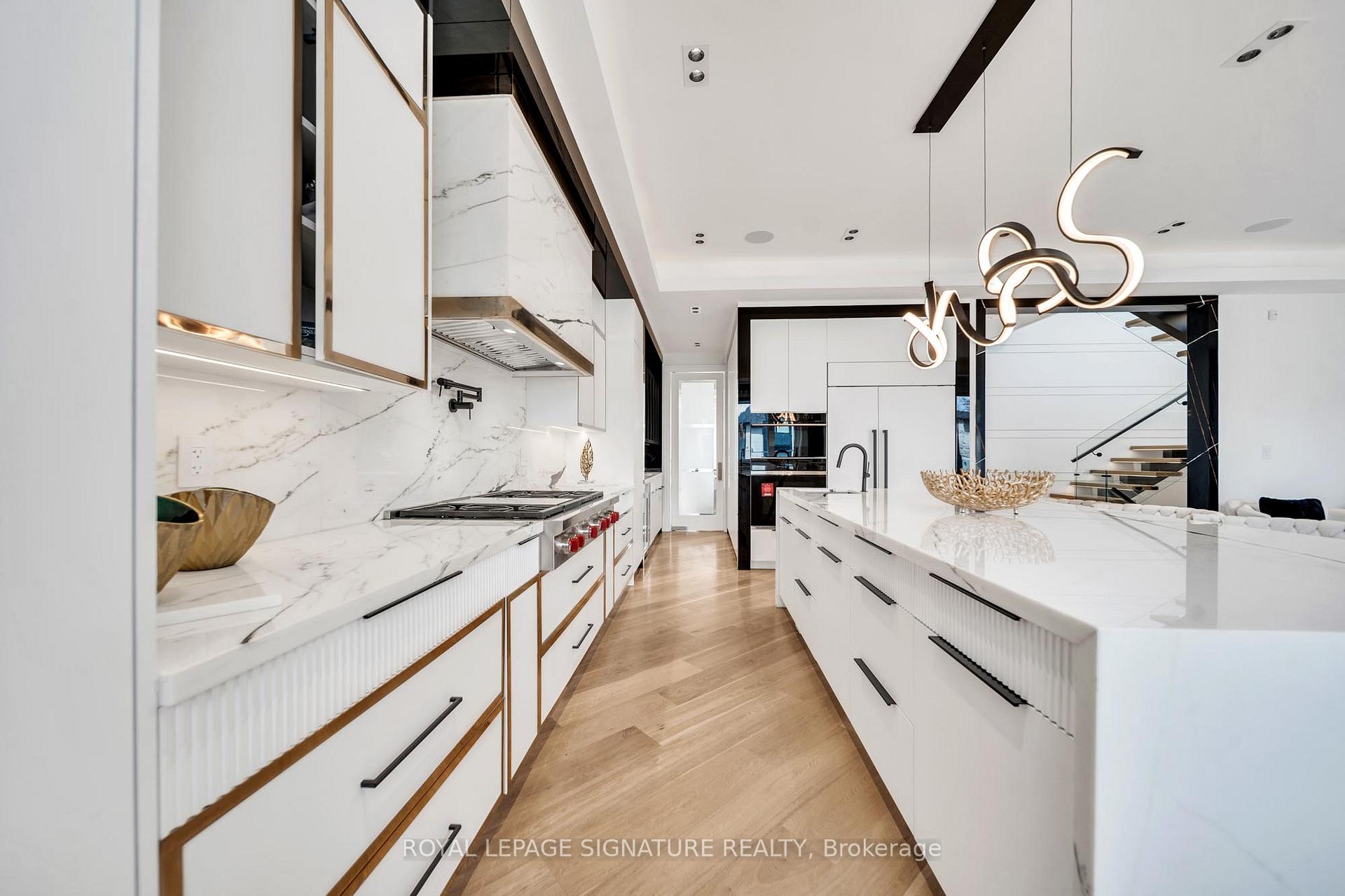 Photo 18 of 658 Bedford Pk Avenue, Toronto, Bedford Park-Nortown — HOMEH