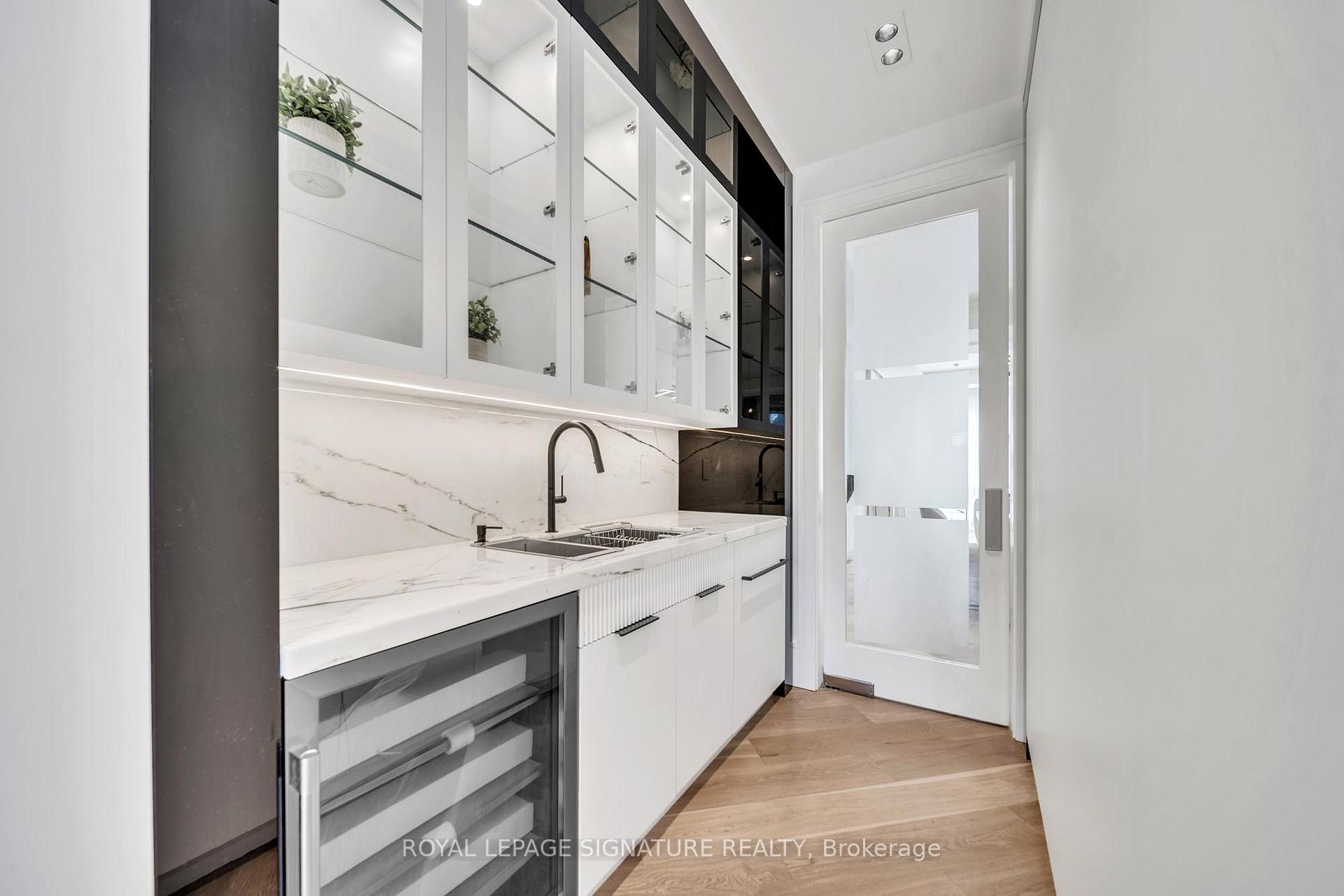 Photo 19 of 658 Bedford Pk Avenue, Toronto, Bedford Park-Nortown — HOMEH