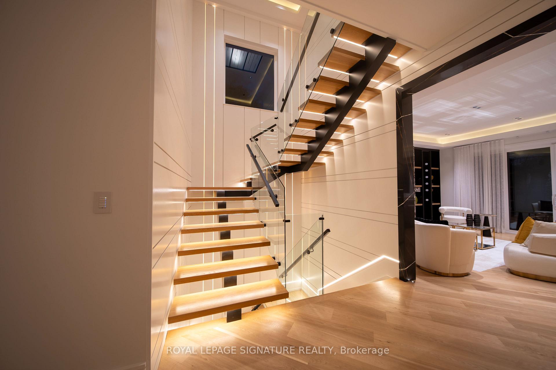 Photo 20 of 658 Bedford Pk Avenue, Toronto, Bedford Park-Nortown — HOMEH