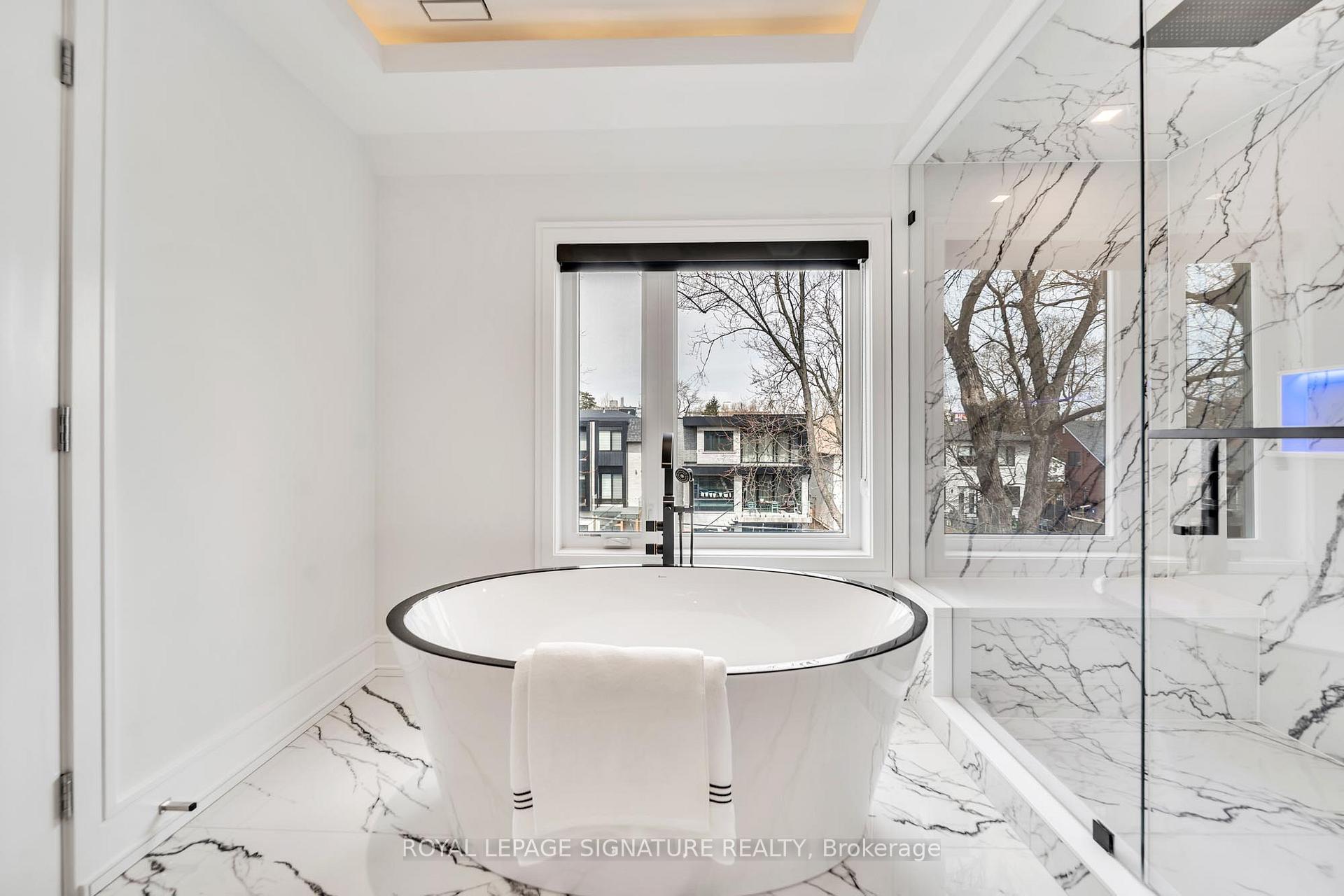 Photo 25 of 658 Bedford Pk Avenue, Toronto, Bedford Park-Nortown — HOMEH