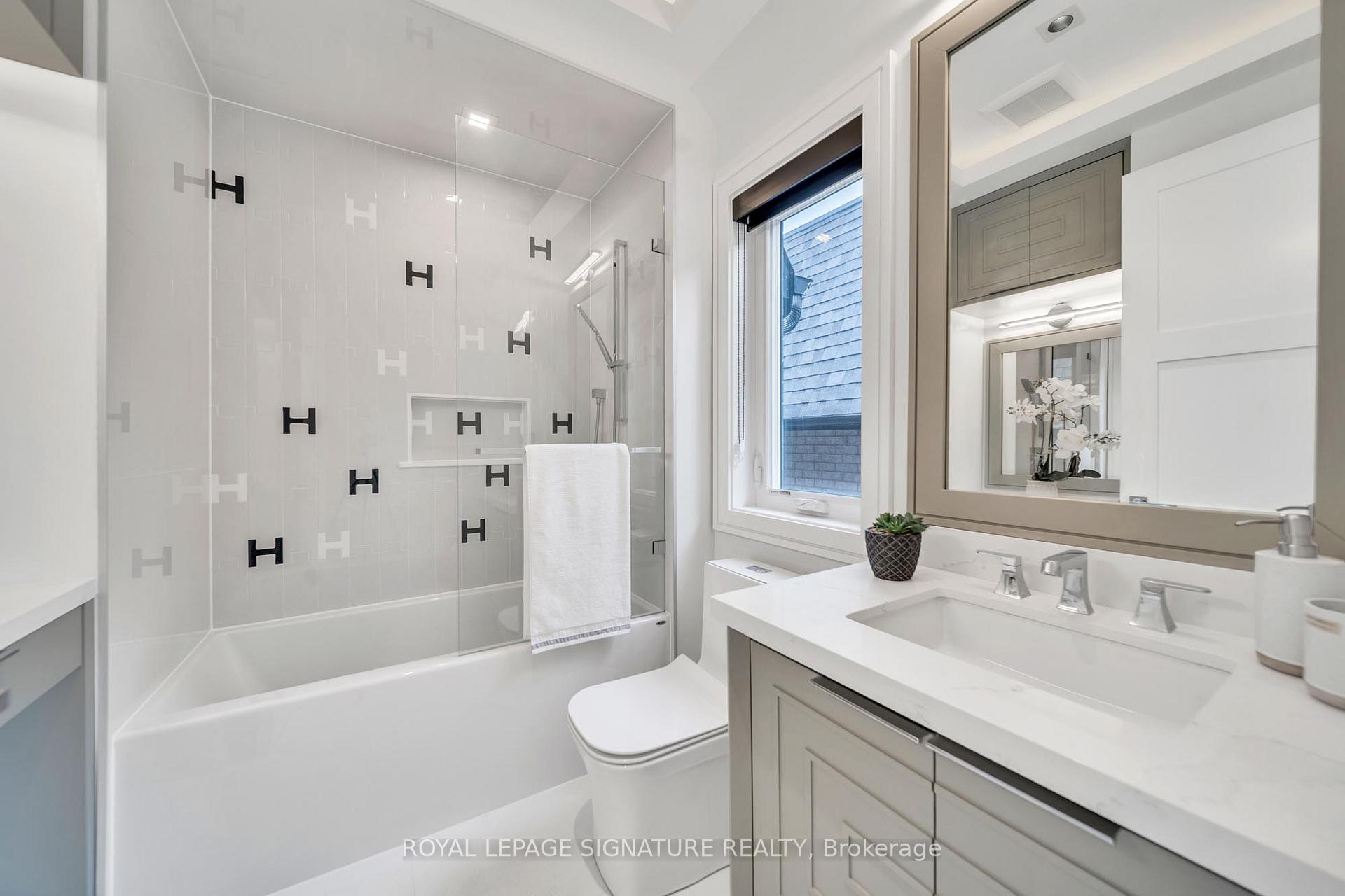 Photo 31 of 658 Bedford Pk Avenue, Toronto, Bedford Park-Nortown — HOMEH