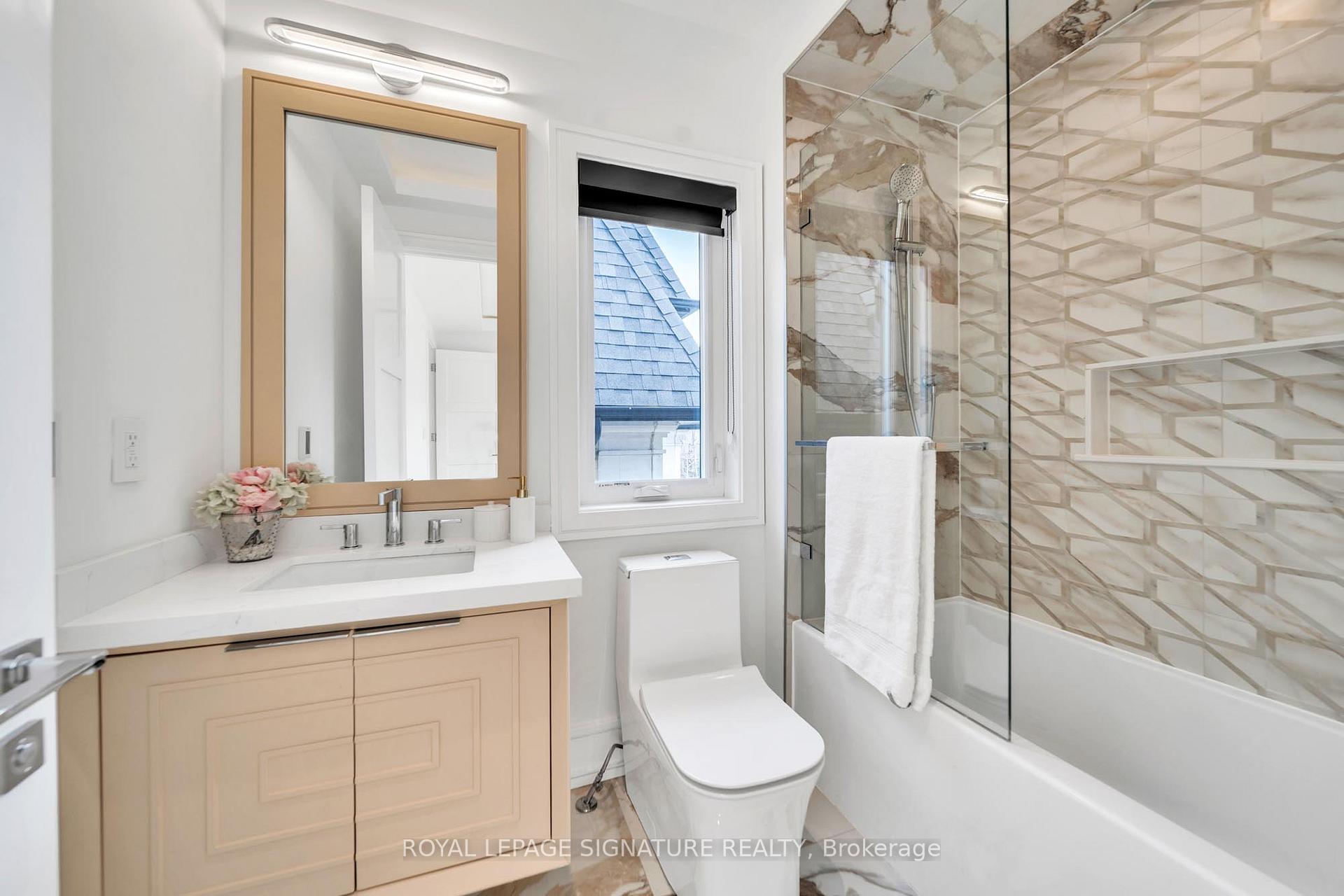 Photo 34 of 658 Bedford Pk Avenue, Toronto, Bedford Park-Nortown — HOMEH