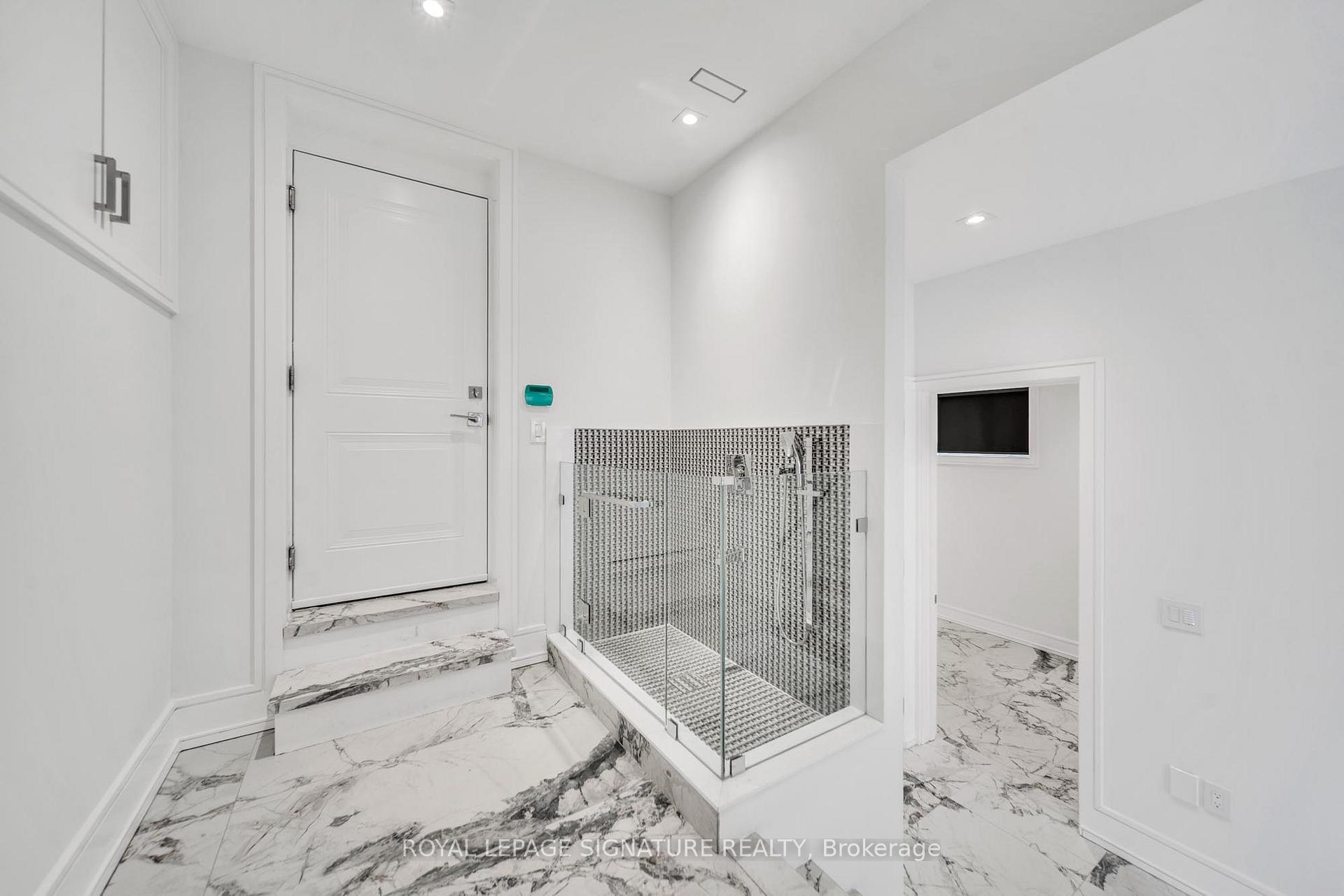 Photo 47 of 658 Bedford Pk Avenue, Toronto, Bedford Park-Nortown — HOMEH