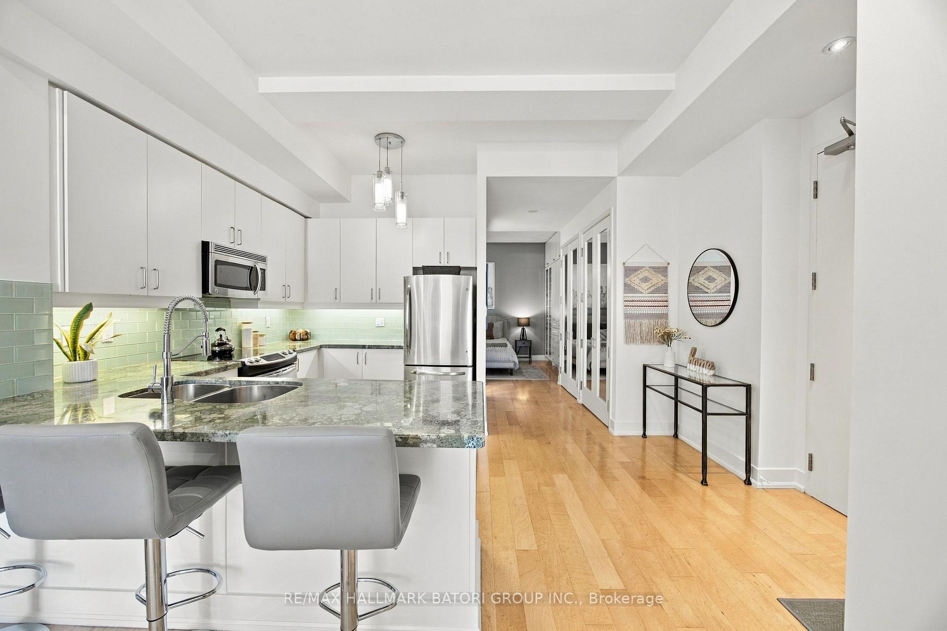 Photo 4 of Unit 301, 562 Eglinton Avenue E, Toronto, Mount Pleasant East — HOMEH