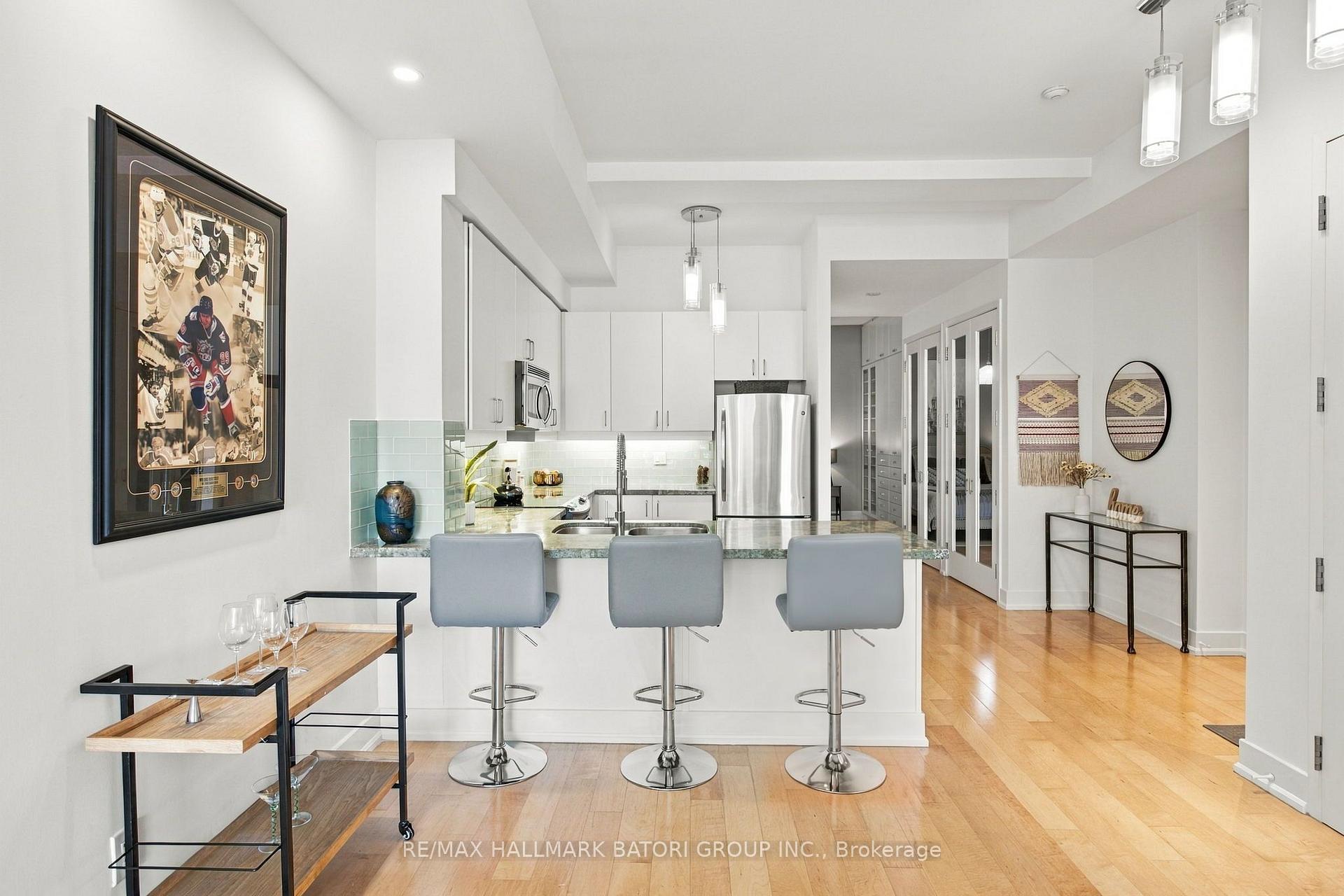 Photo 5 of Unit 301, 562 Eglinton Avenue E, Toronto, Mount Pleasant East — HOMEH