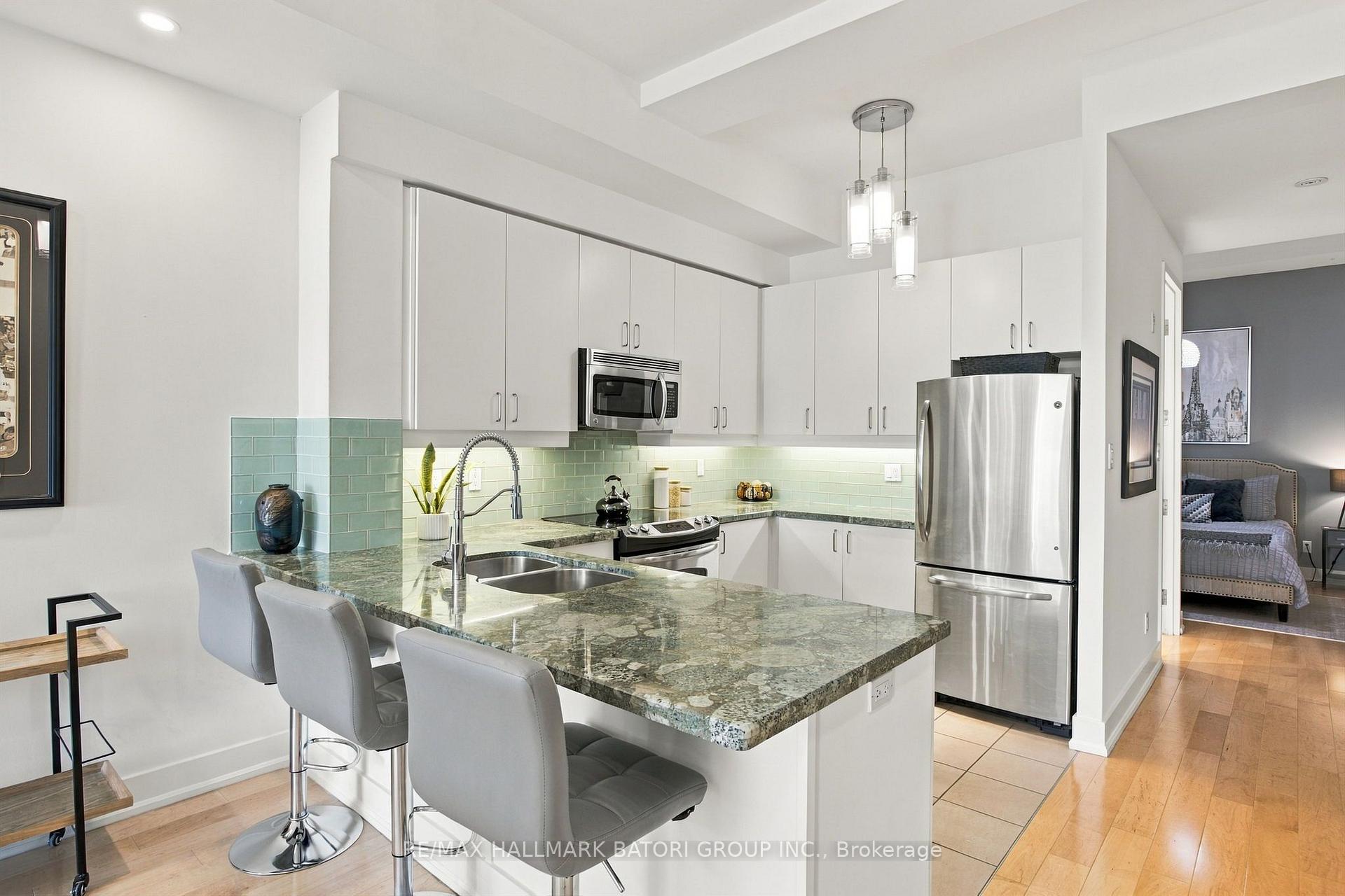 Photo 6 of Unit 301, 562 Eglinton Avenue E, Toronto, Mount Pleasant East — HOMEH