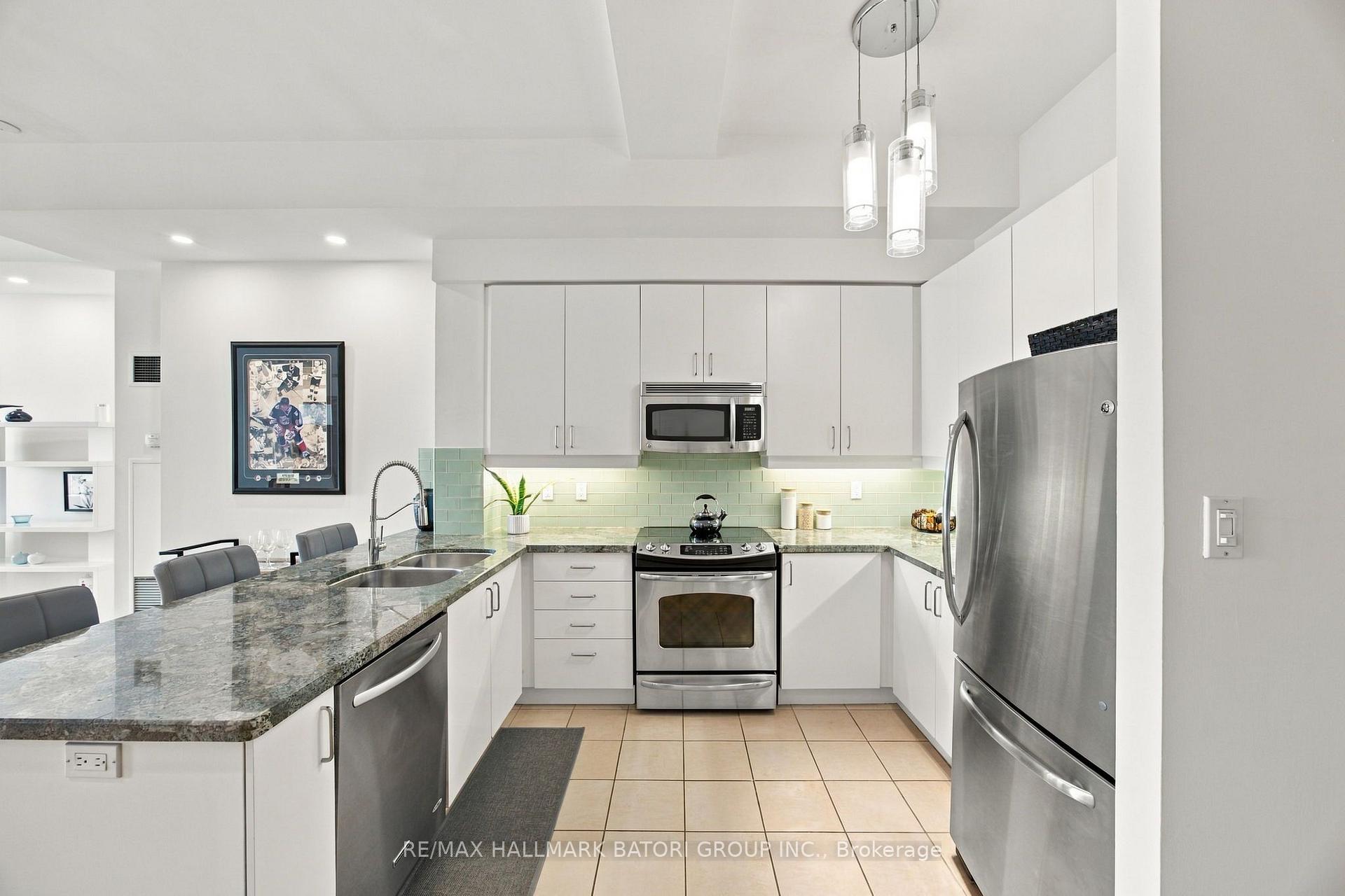 Photo 7 of Unit 301, 562 Eglinton Avenue E, Toronto, Mount Pleasant East — HOMEH