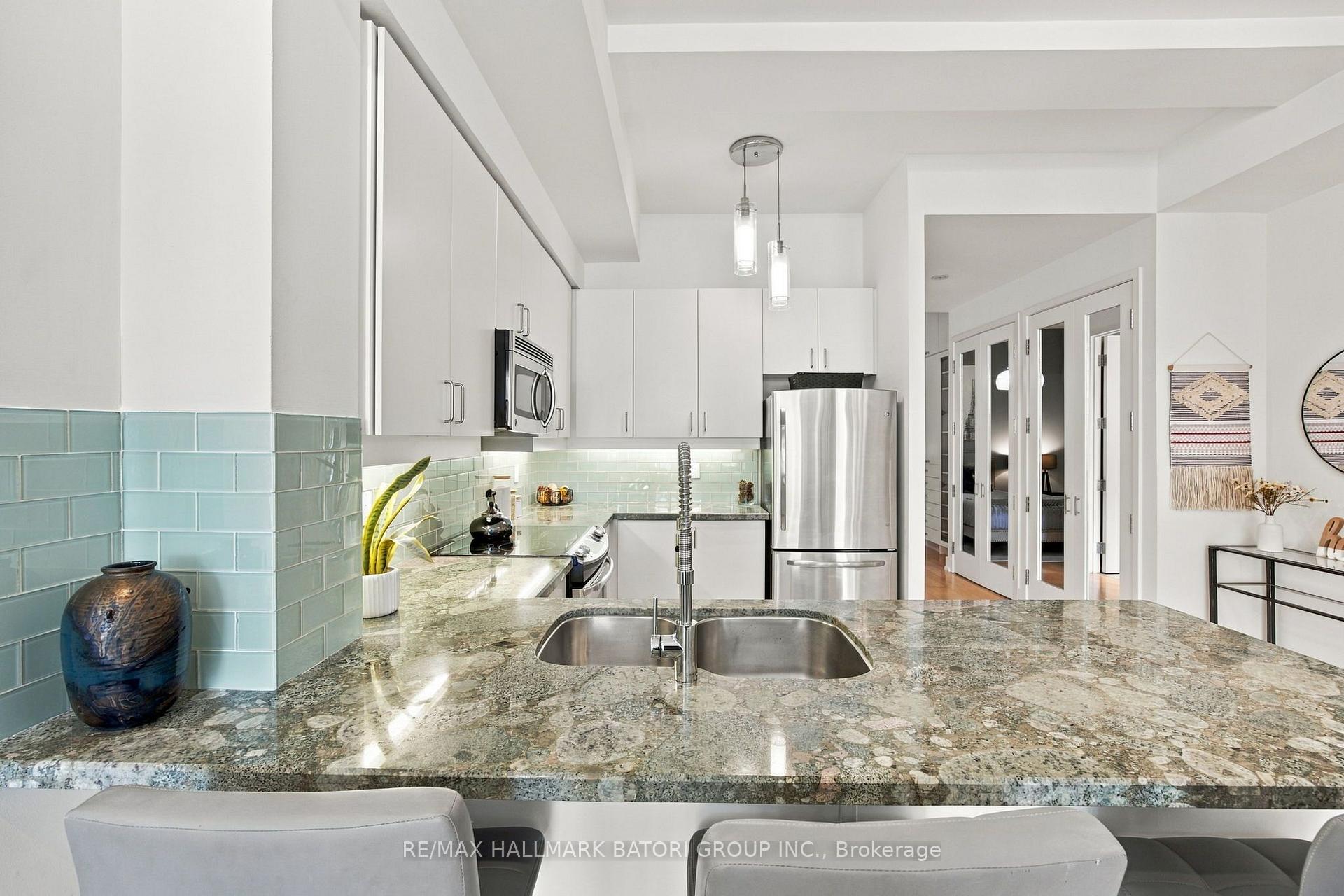 Photo 8 of Unit 301, 562 Eglinton Avenue E, Toronto, Mount Pleasant East — HOMEH