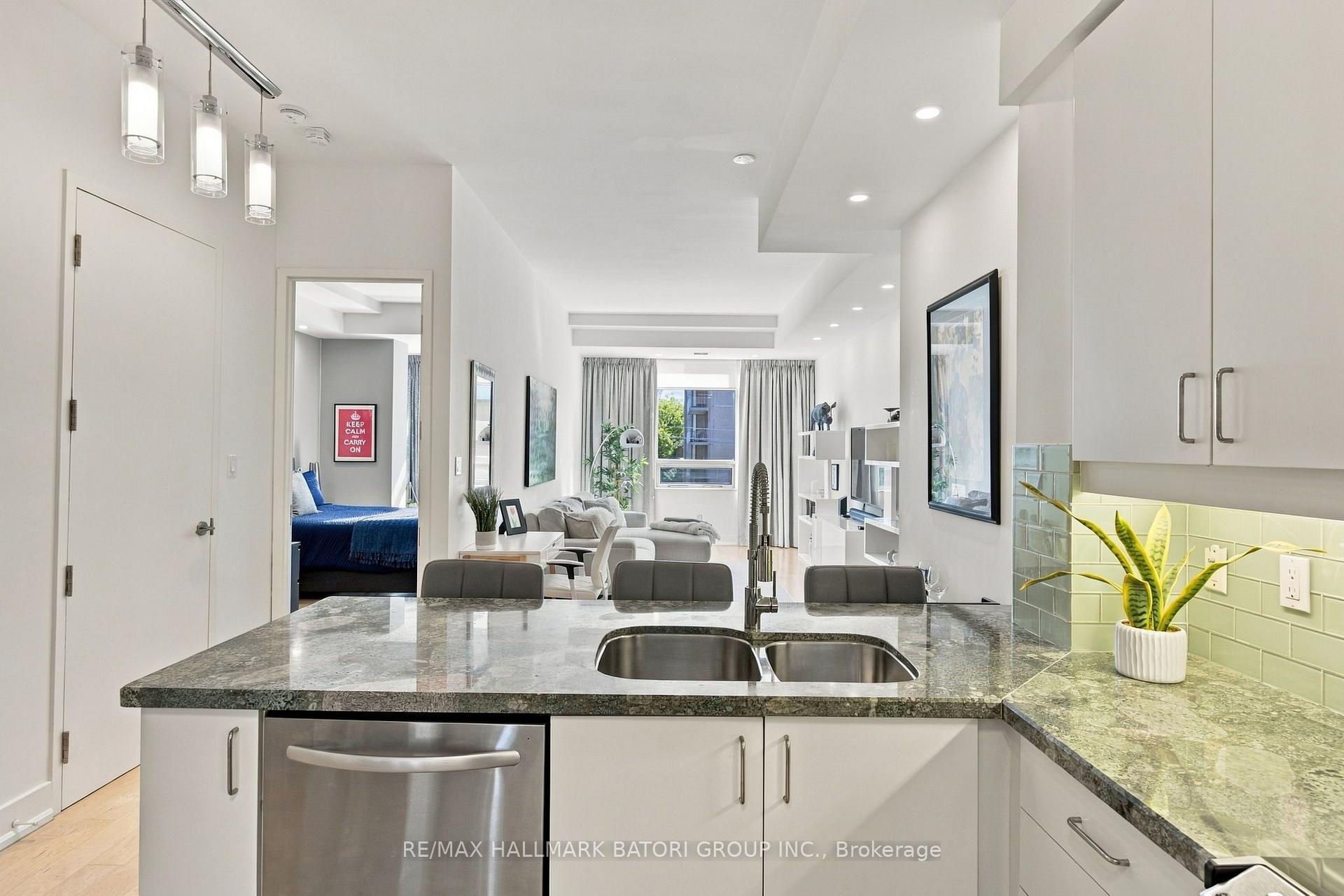 Photo 10 of Unit 301, 562 Eglinton Avenue E, Toronto, Mount Pleasant East — HOMEH