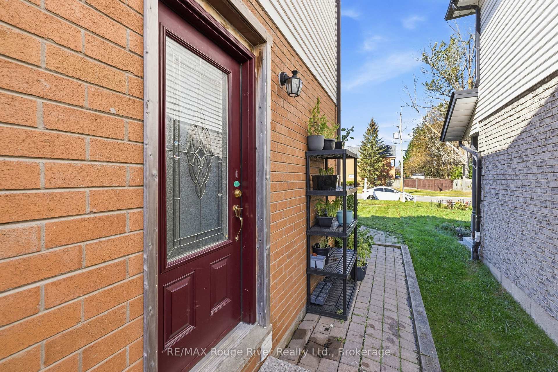 Photo 3 of 95 Concession Street E, Clarington, Bowmanville — HOMEH