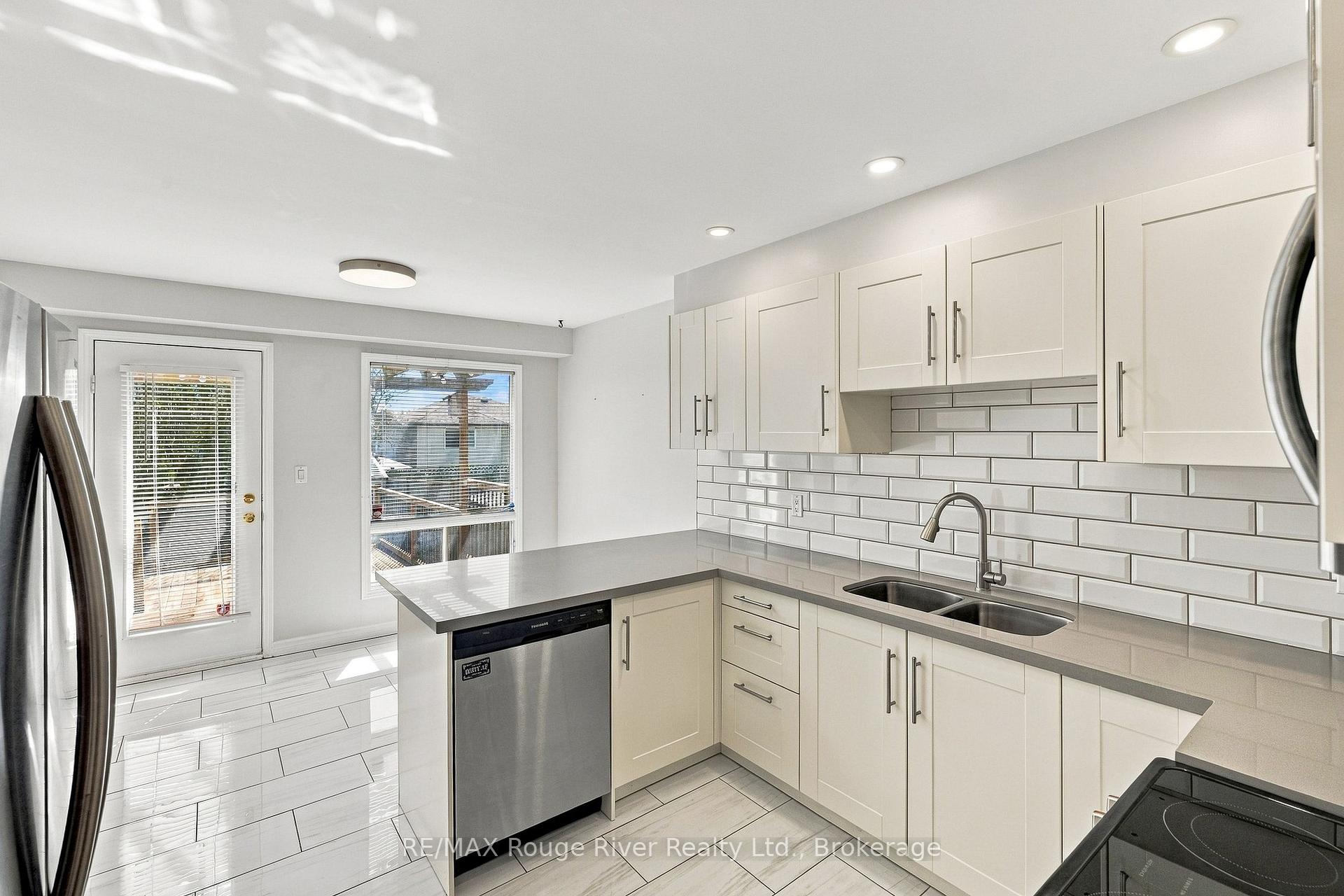 Photo 7 of 95 Concession Street E, Clarington, Bowmanville — HOMEH