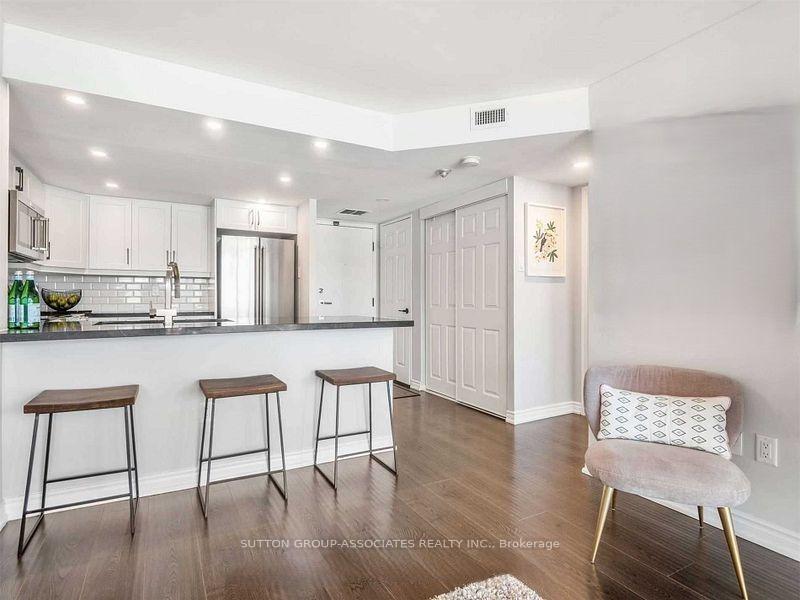 Photo 4 of Unit 804, 701 King Street W, Toronto, Niagara — HOMEH