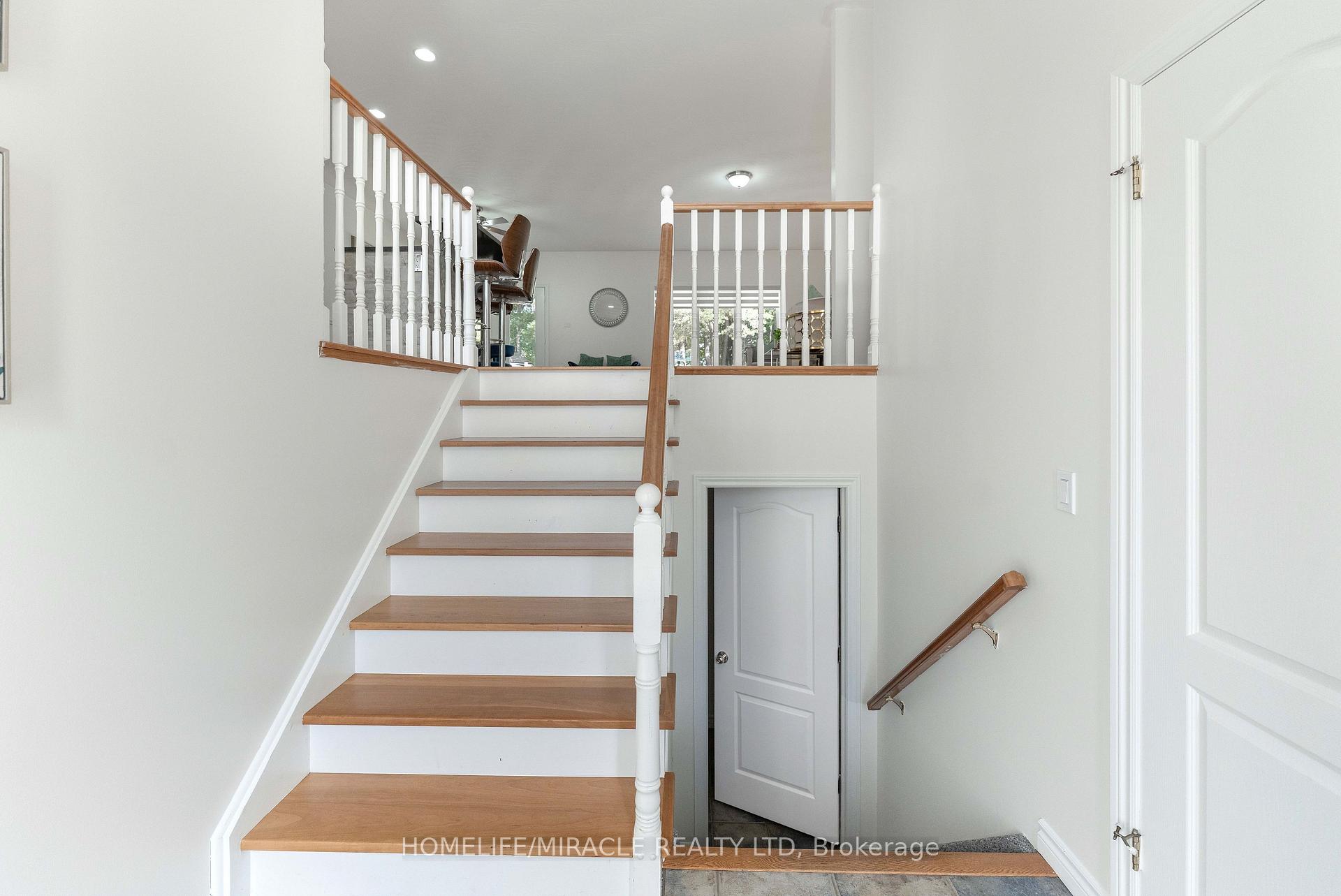 Photo 6 of 30 Dove Crescent, Barrie, Ardagh — HOMEH