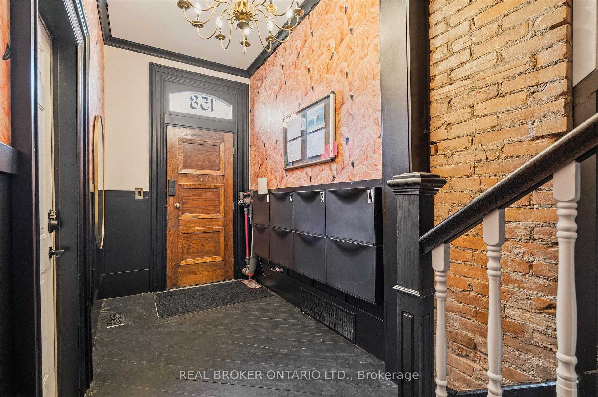 Photo 4 of 158 Hunter Street E, Hamilton, Corktown — HOMEH