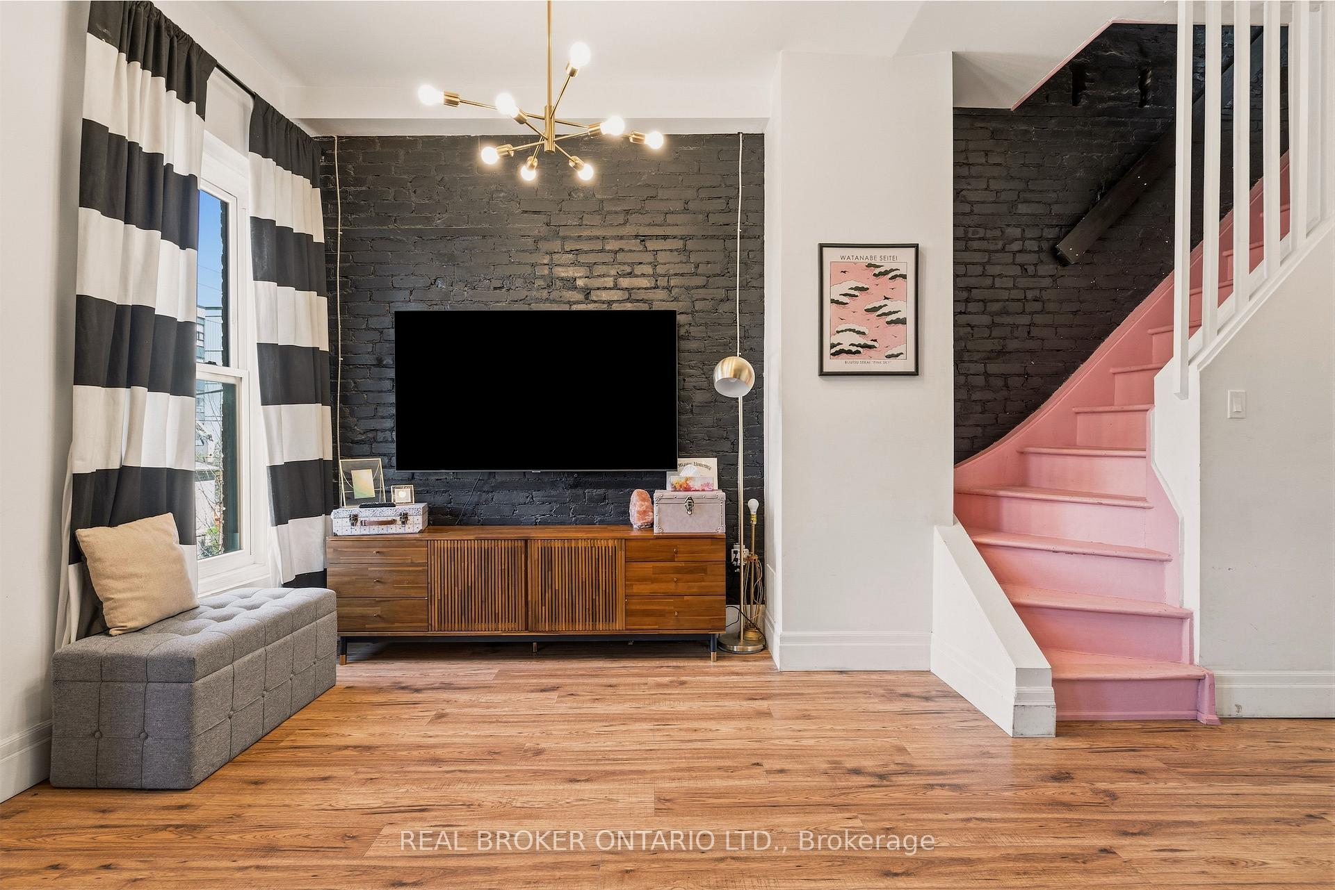 Photo 10 of 158 Hunter Street E, Hamilton, Corktown — HOMEH
