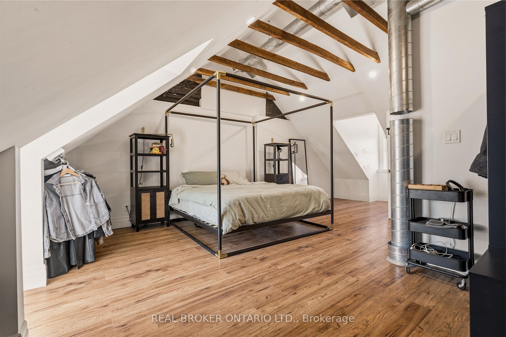 Photo 11 of 158 Hunter Street E, Hamilton, Corktown — HOMEH