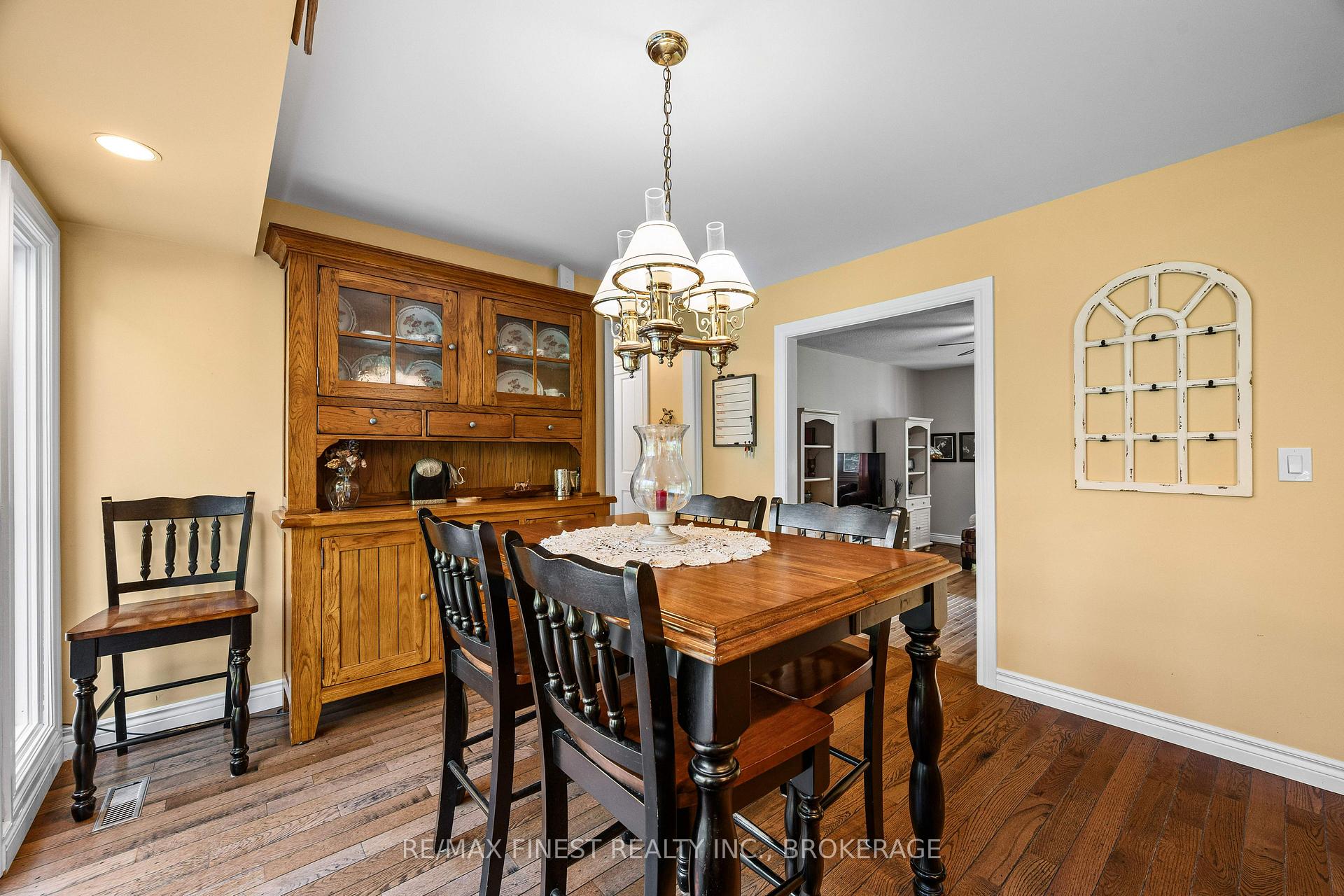 Photo 10 of 2032 Valleyview Drive, Frontenac, Frontenac South — HOMEH