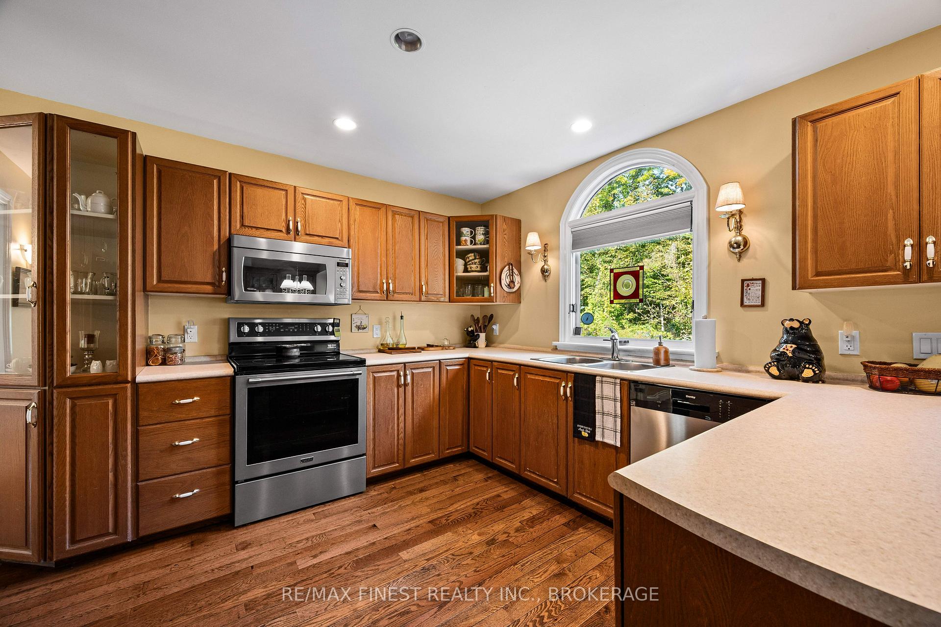 Photo 11 of 2032 Valleyview Drive, Frontenac, Frontenac South — HOMEH
