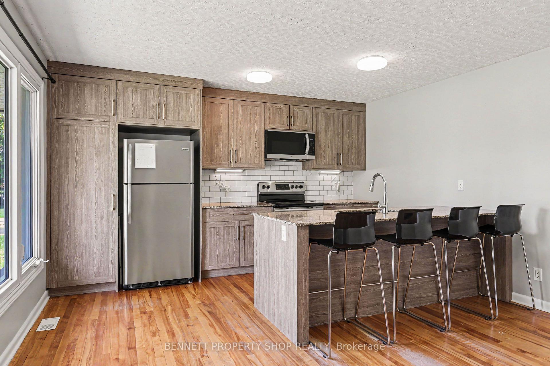 Photo 4 of 1308 Rustic Drive, Ottawa, Parkway Park — HOMEH